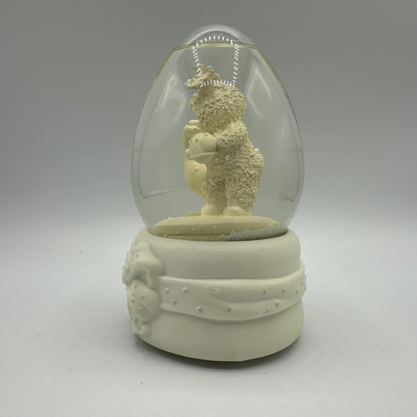 Snowbabies Look What I've Got Musical Snow Globe