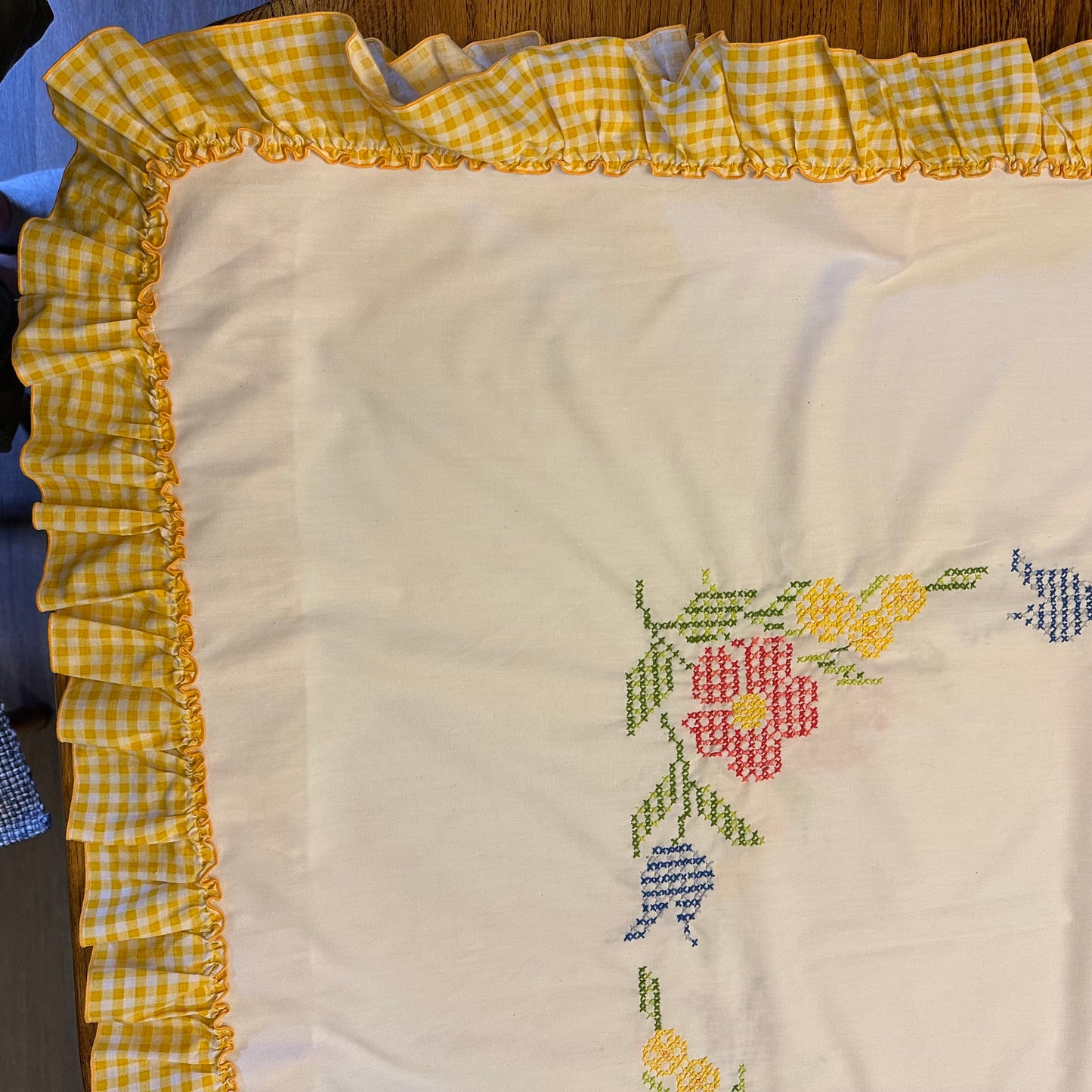 1970s Cross Stitched Floral Pattern Tablecloth, Ruffled Edges, 68 X 50