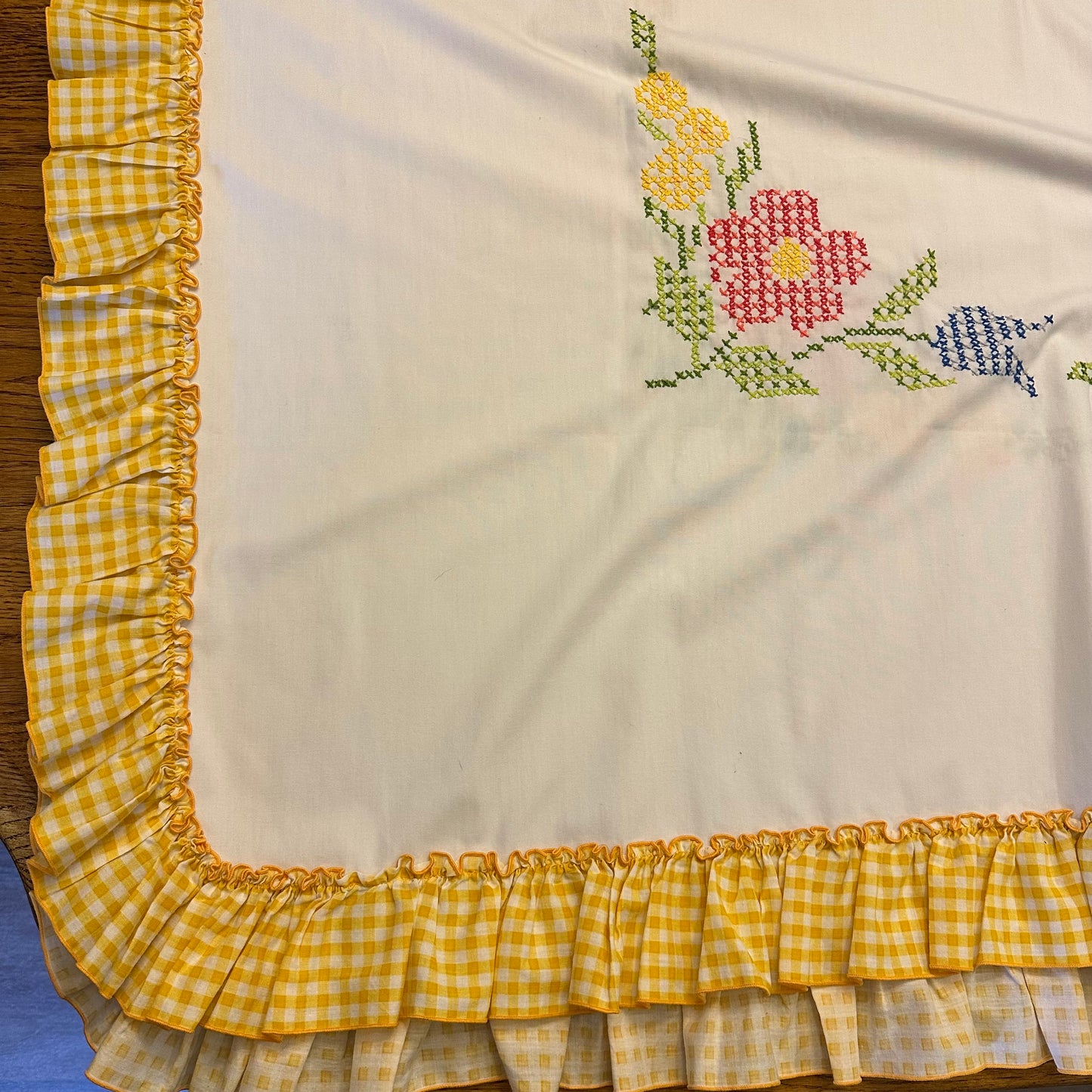 1970s Cross Stitched Floral Pattern Tablecloth, Ruffled Edges, 68 X 50