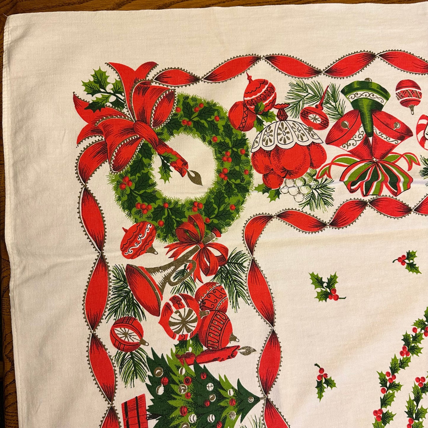 Christmas Tablecloth with Holly and Berries, 50 X 46
