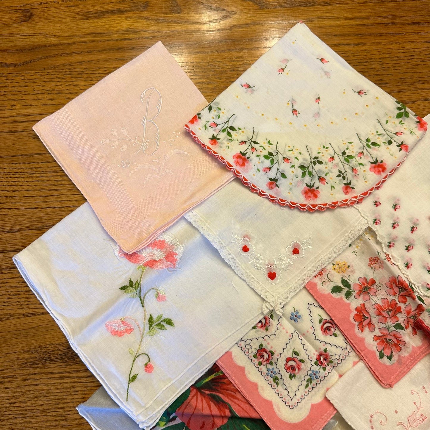 Vintage Hankies, Mixed Lot of 12, Pinks and Reds