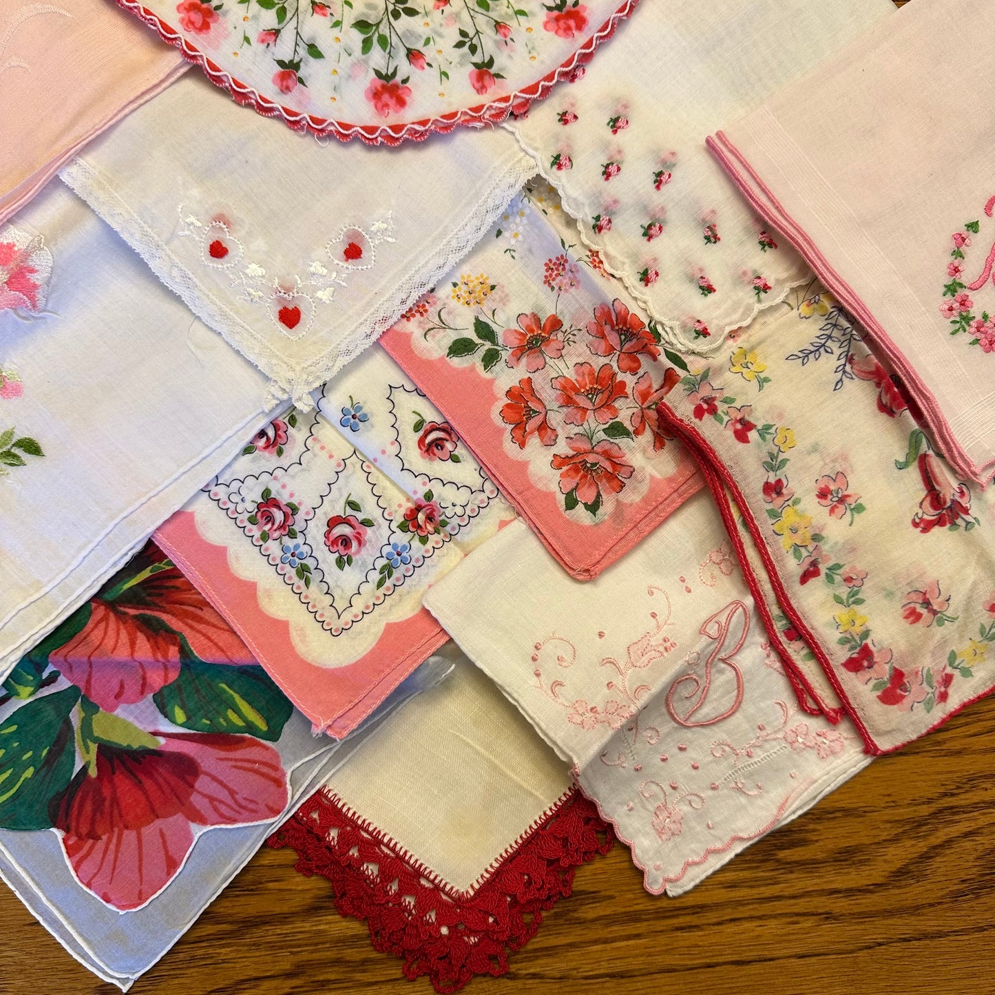 Vintage Hankies, Mixed Lot of 12, Pinks and Reds
