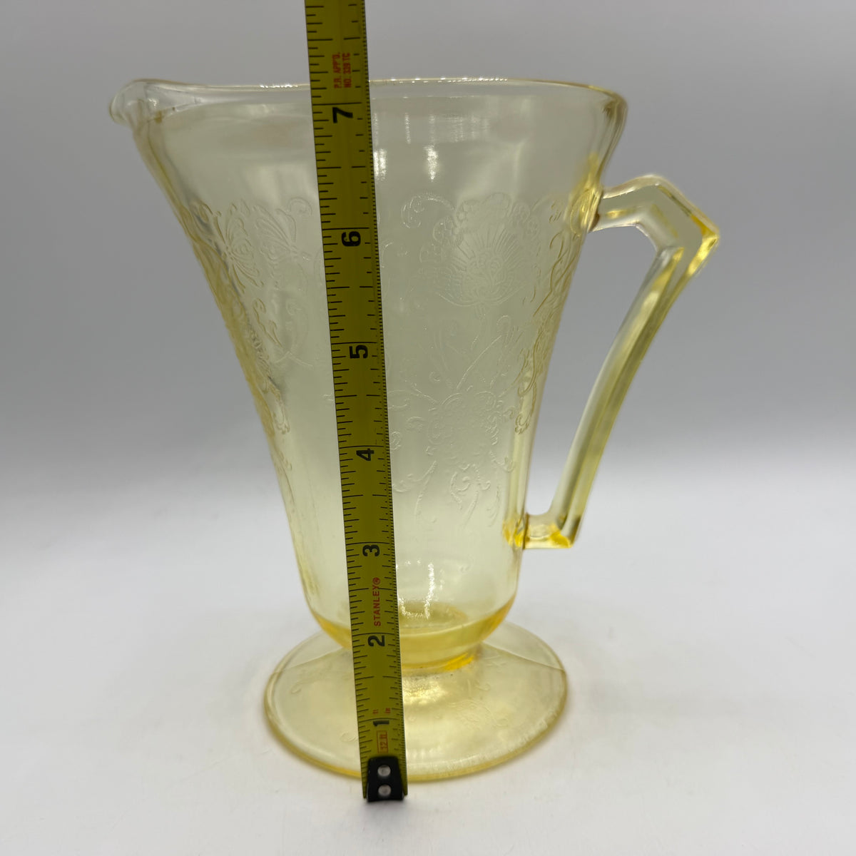 Hazel Atlas Florentine 2 (Poppy) Pitcher, Yellow (28oz)