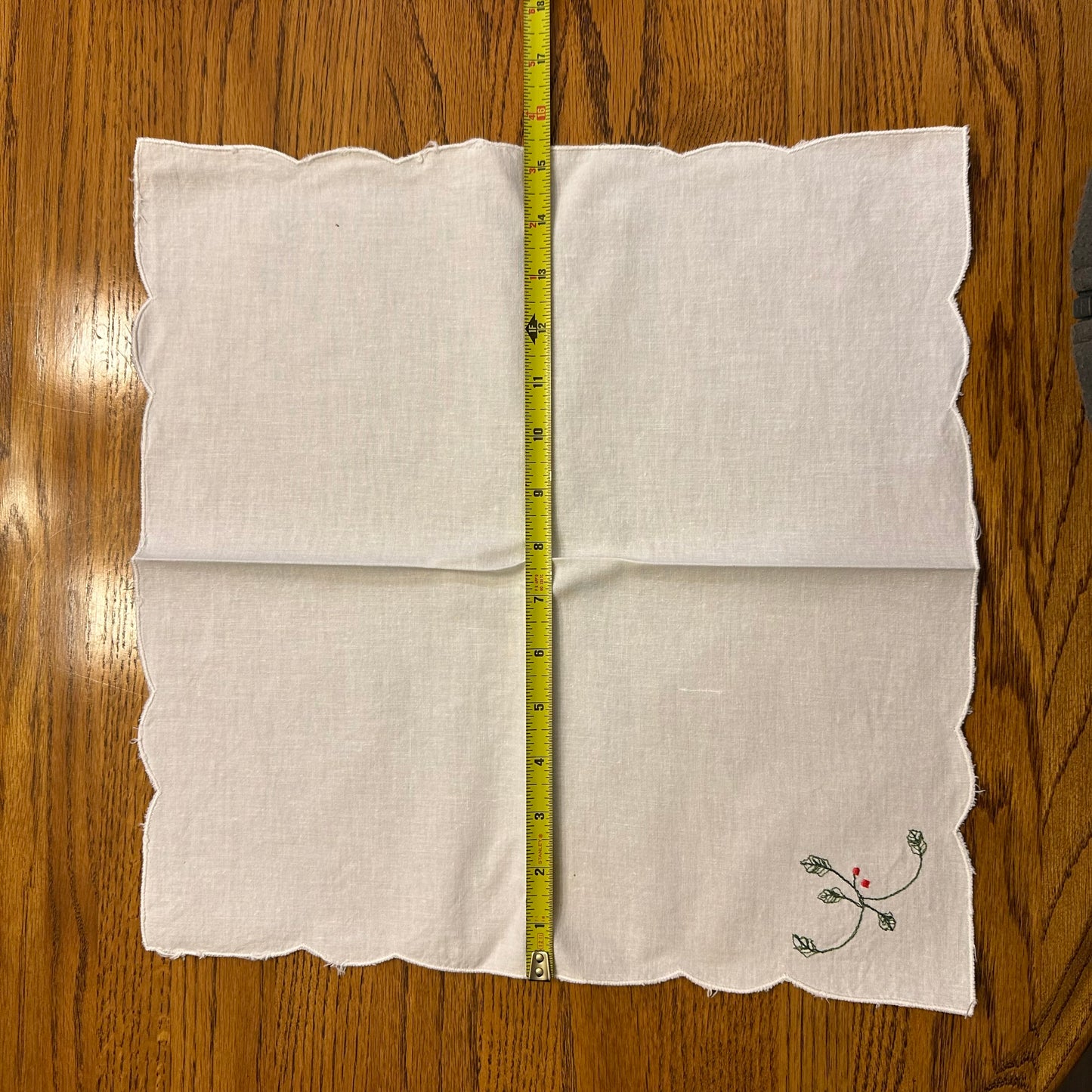 Holly and Berries Embroidered Tablecloth With 11 Napkins, 64 X 114