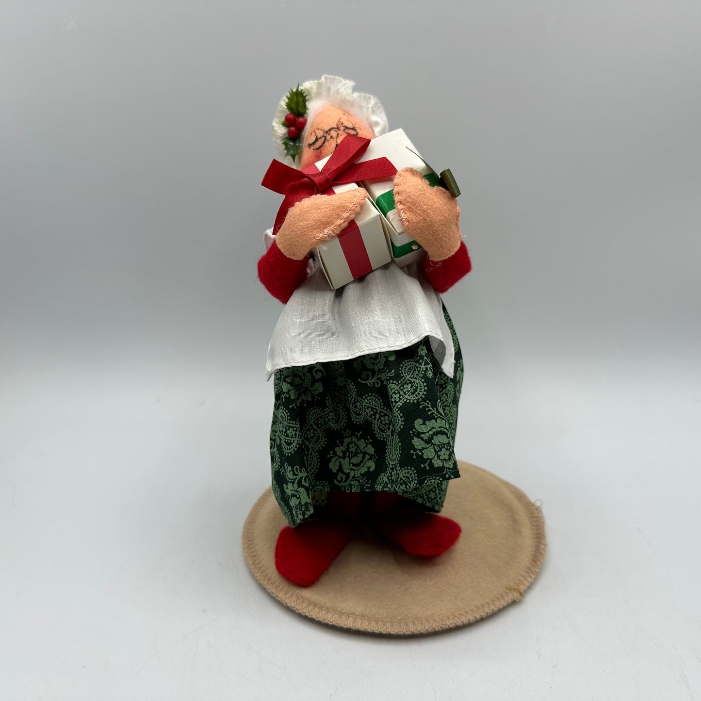 Annalee Mobilitee Dolls Mrs Santa Claus 1991