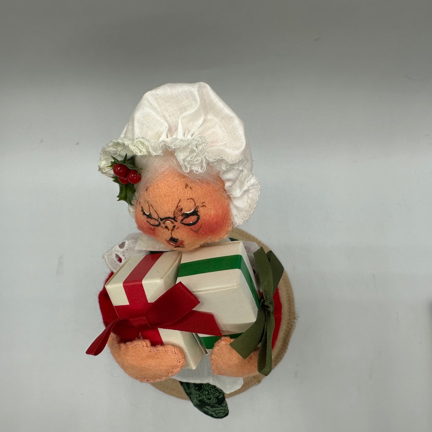 Annalee Mobilitee Dolls Mrs Santa Claus 1991