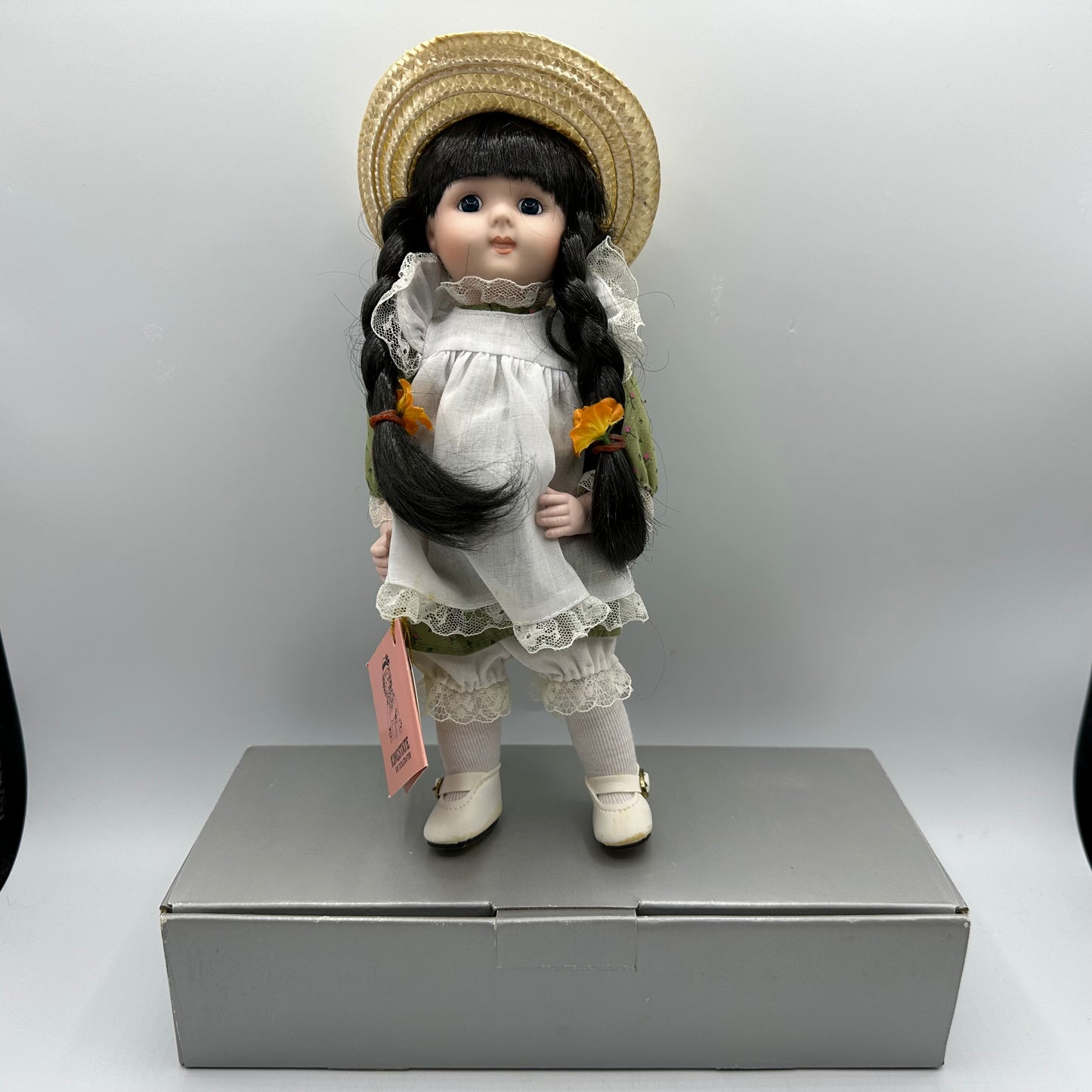 Kingstate 10" Porcelain Dolls Robert and Rosa