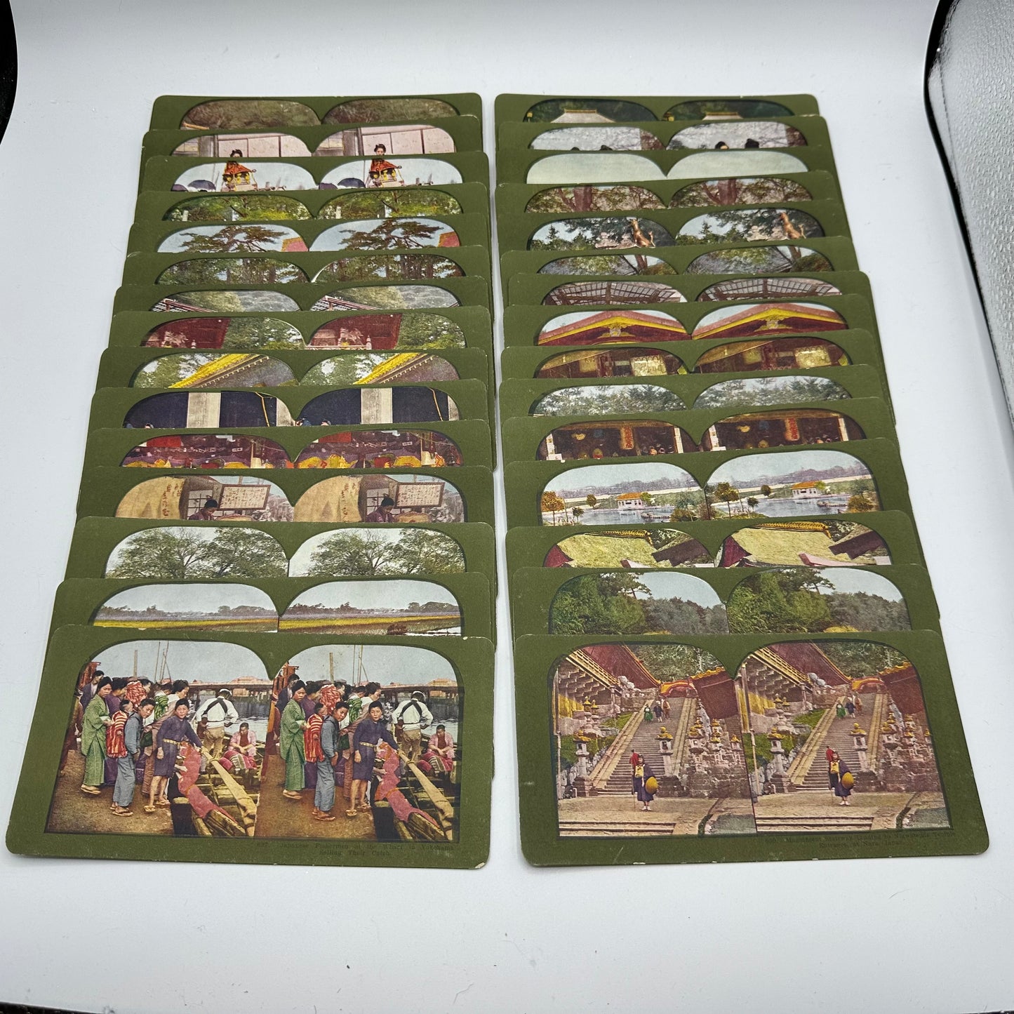 Underwood & Underwood Stereoscope Viewer, Set of 2, with 109 Slides