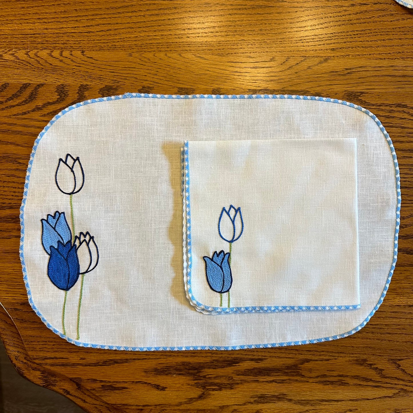 Blue and White Tulip Placemats & Matching Napkins, Set of 4