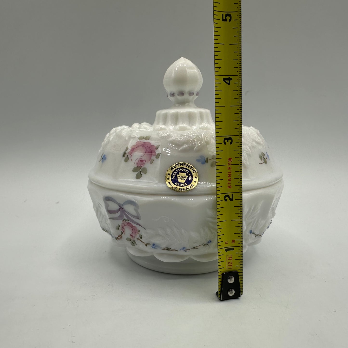 Westmoreland Roses & Bows Round Puff Box With Lid