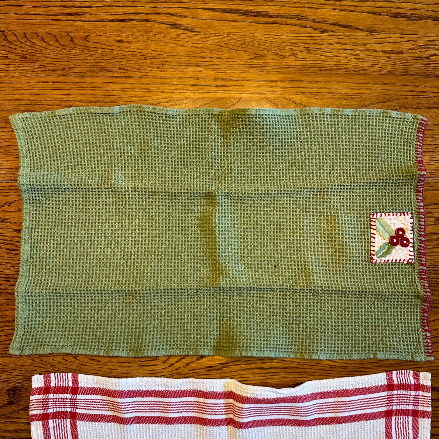 Mixed Lot of Towels, Holly & Berries, Floral Design