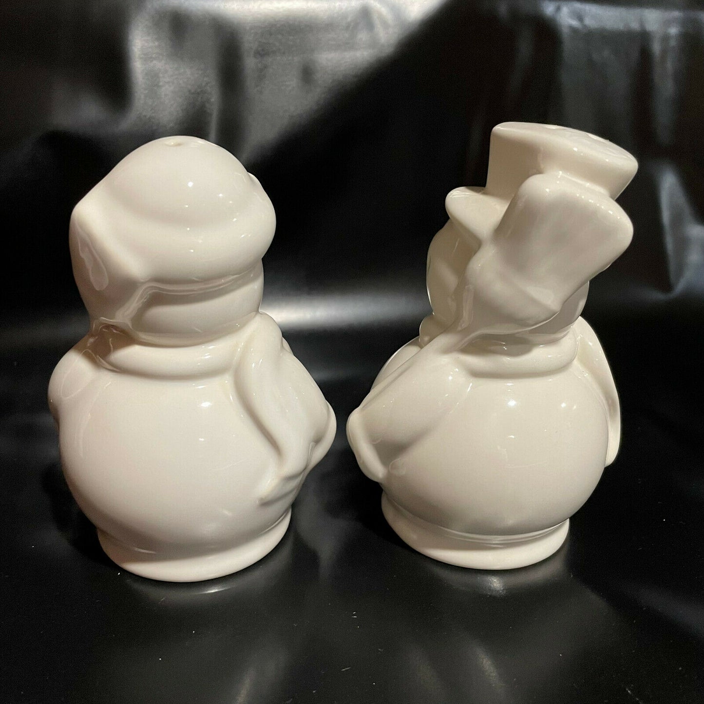 Pfaltzgraff Winterberry Snowman Salt & Peper Shaker Set with Stoppers - Nostalgia 2 Now