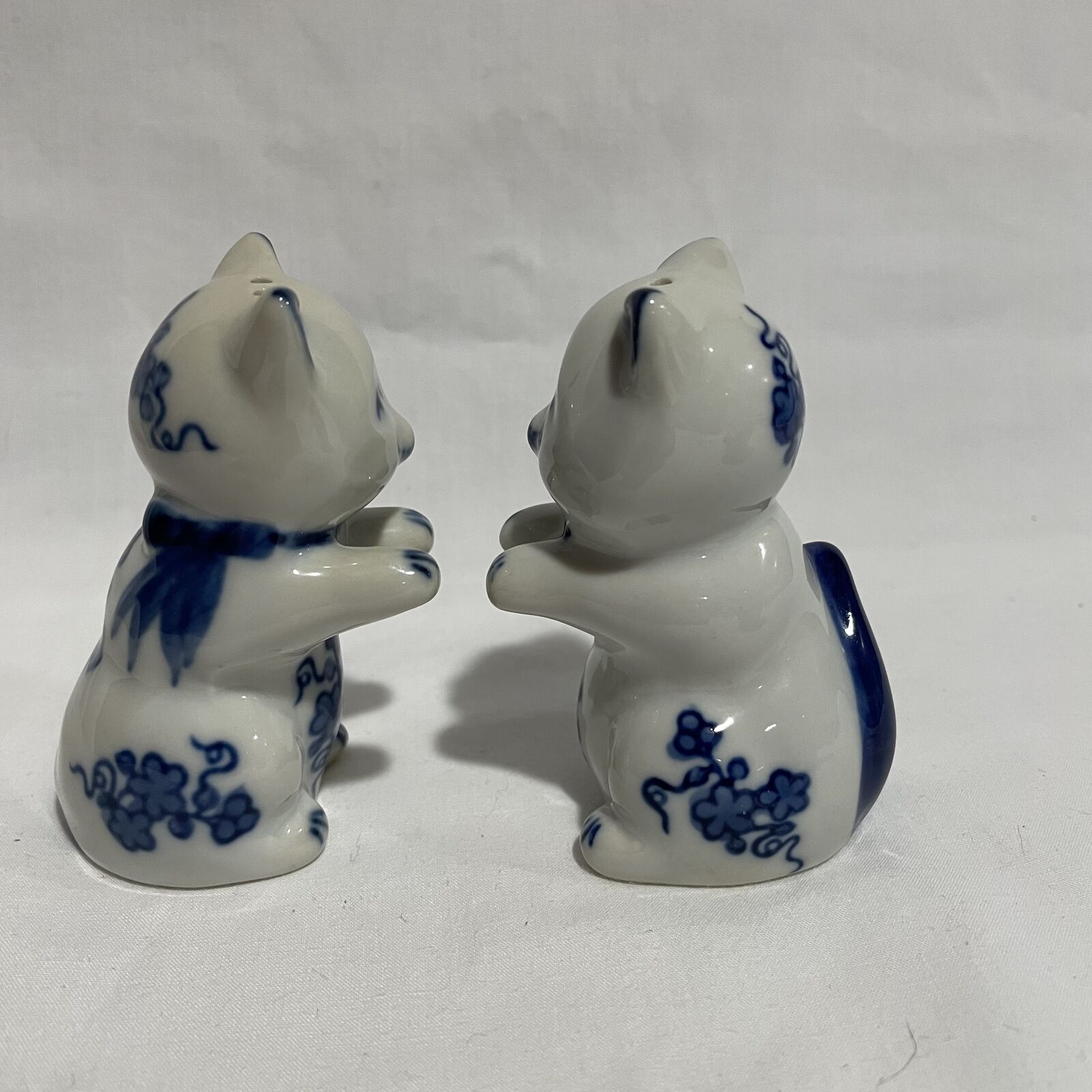 Nantucket Kitty Cats in Basket Salt & Pepper Shakers - Nostalgia 2 Now