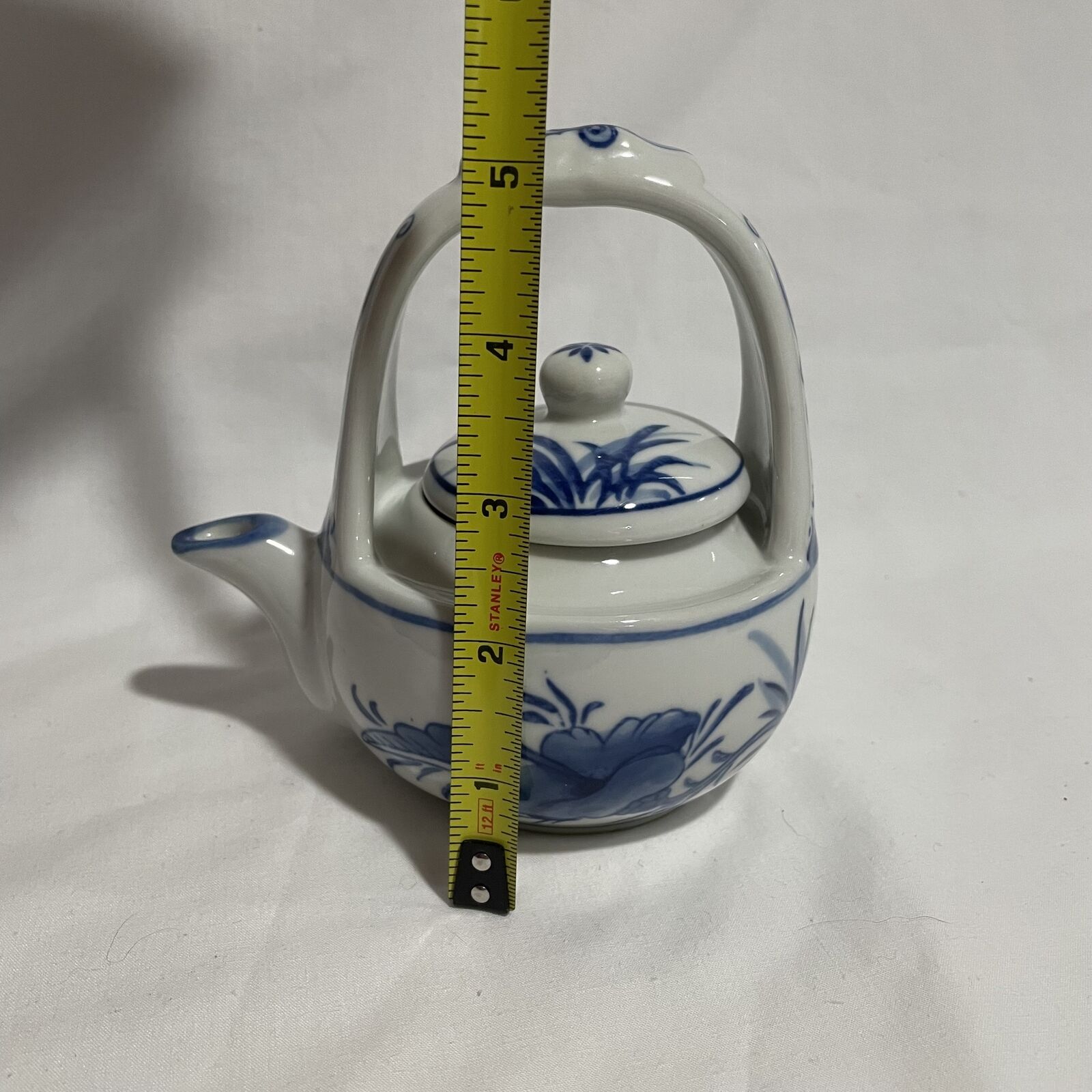 Vintage Blue And White Ceramic Round Floral Design Teapot Lided - Nostalgia 2 Now