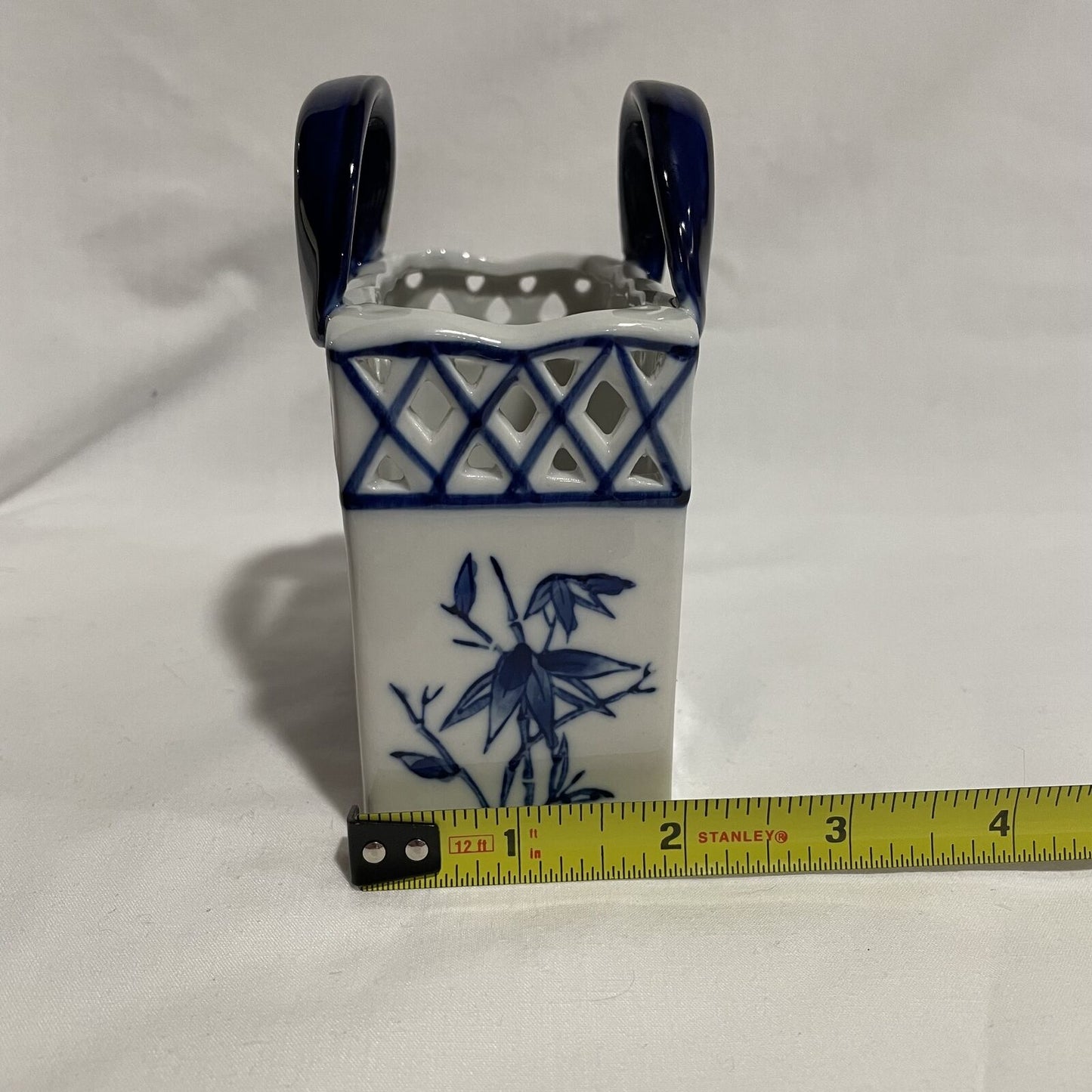 Blue And White Porcelain Handbag Shape Small Vase - Nostalgia 2 Now