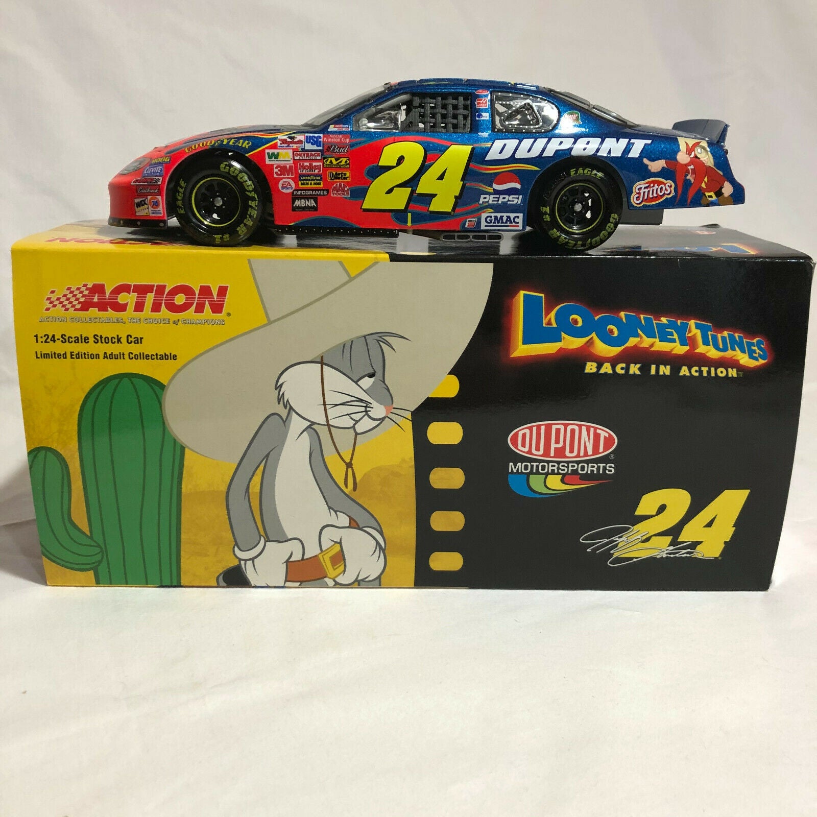 1:24 Jeff Gordon #24 DuPont/Looney Tunes 2003 Monte Carlo Action NASCAR