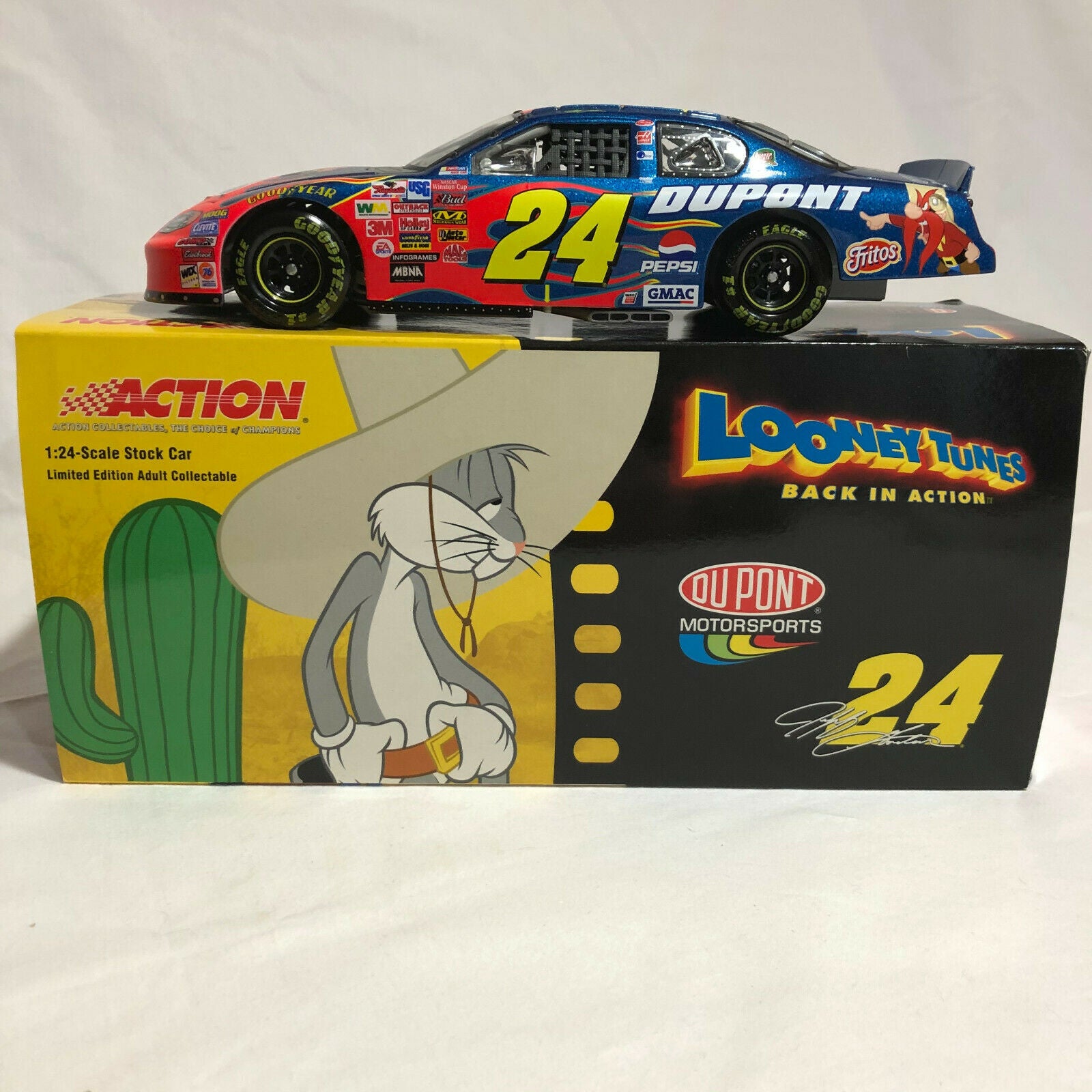 1:24 Jeff Gordon #24 DuPont/Looney Tunes 2003 Monte Carlo Action NASCAR - Nostalgia 2 Now