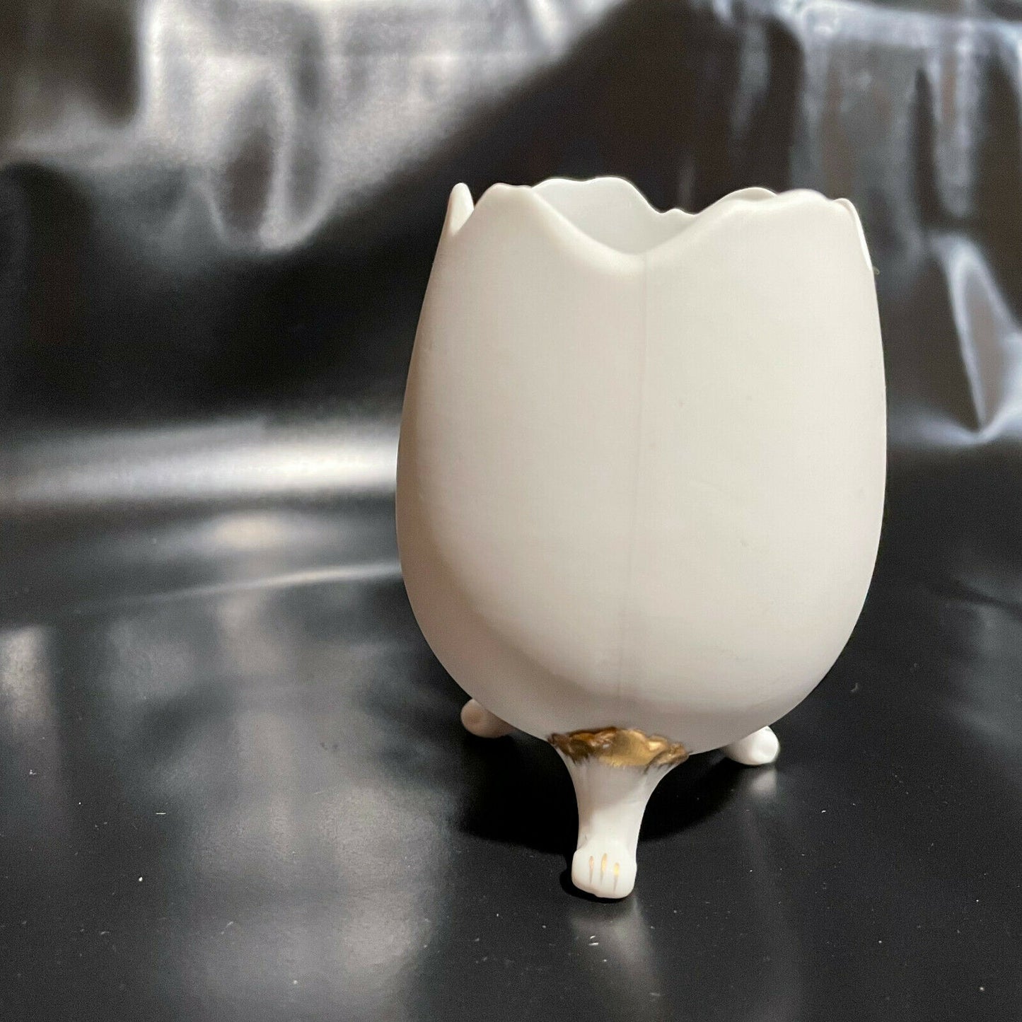 Vintage Lefton Porcelain Footed Egg Vase With Raised Flowers KW4342 - Nostalgia 2 Now