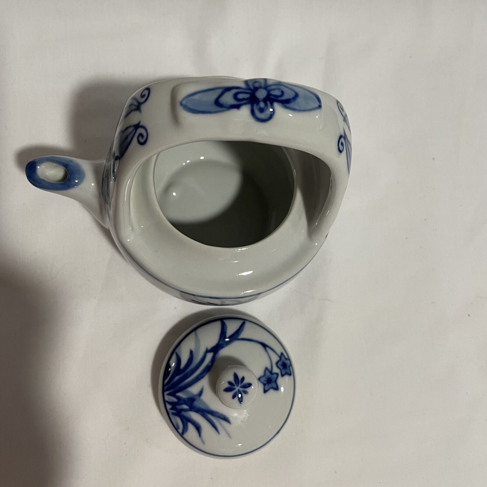 Vintage Blue And White Ceramic Round Floral Design Teapot Lided - Nostalgia 2 Now