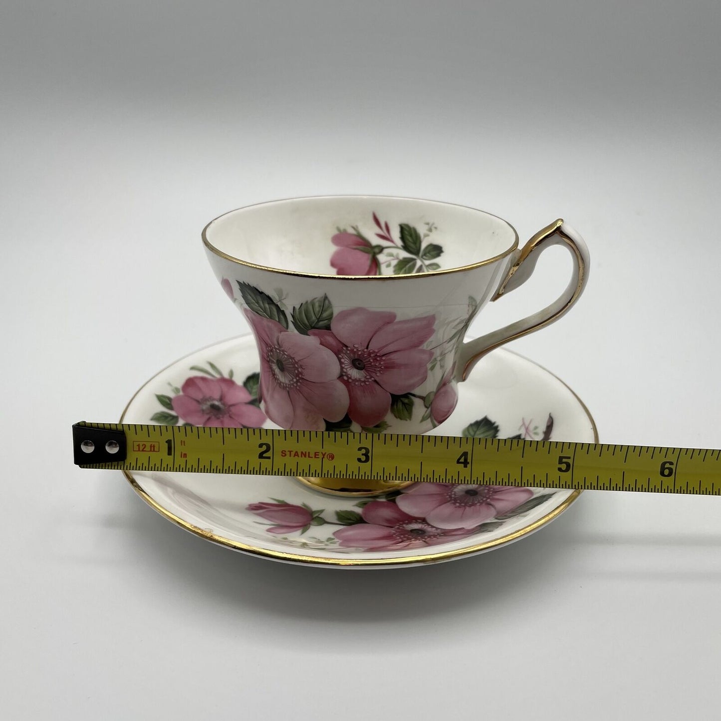 Vintage Society Fine Bone China Tea Cup and Saucer with Pink Daises - Nostalgia 2 Now