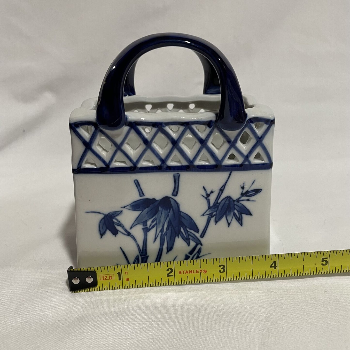 Blue And White Porcelain Handbag Shape Small Vase - Nostalgia 2 Now
