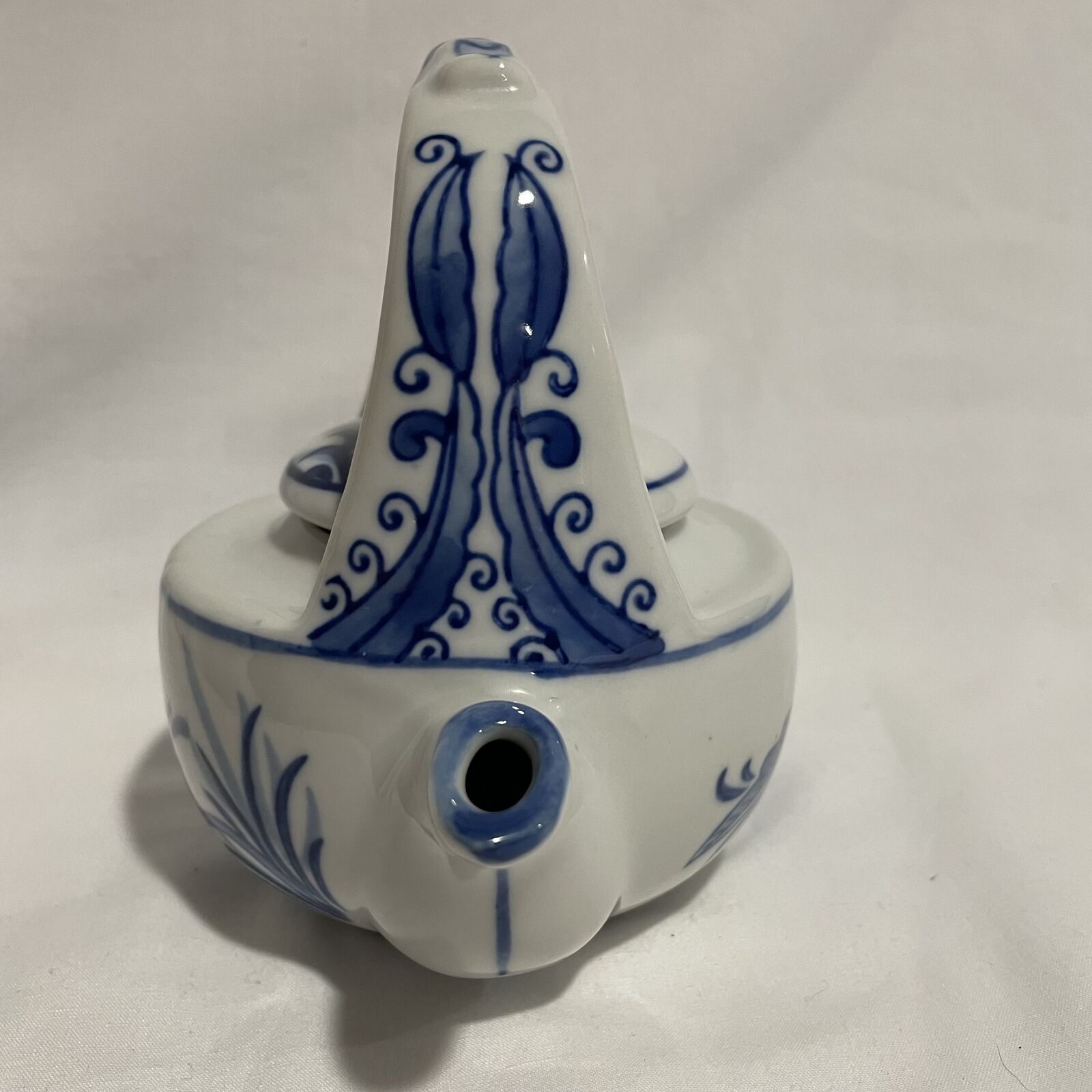Vintage Blue And White Ceramic Round Floral Design Teapot Lided - Nostalgia 2 Now