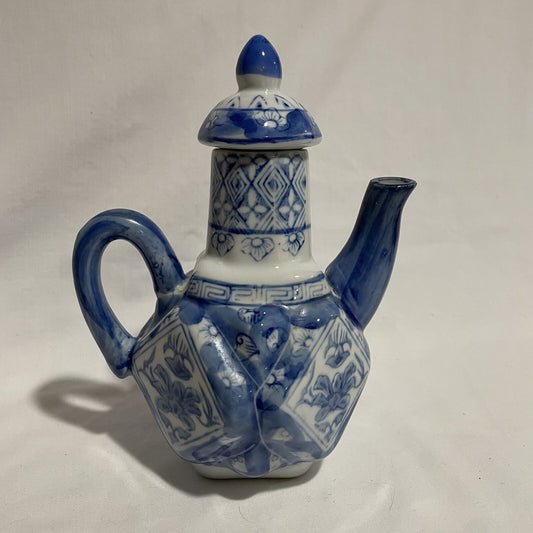Small Vintage Floral Blue & White Lided Teapot - Nostalgia 2 Now