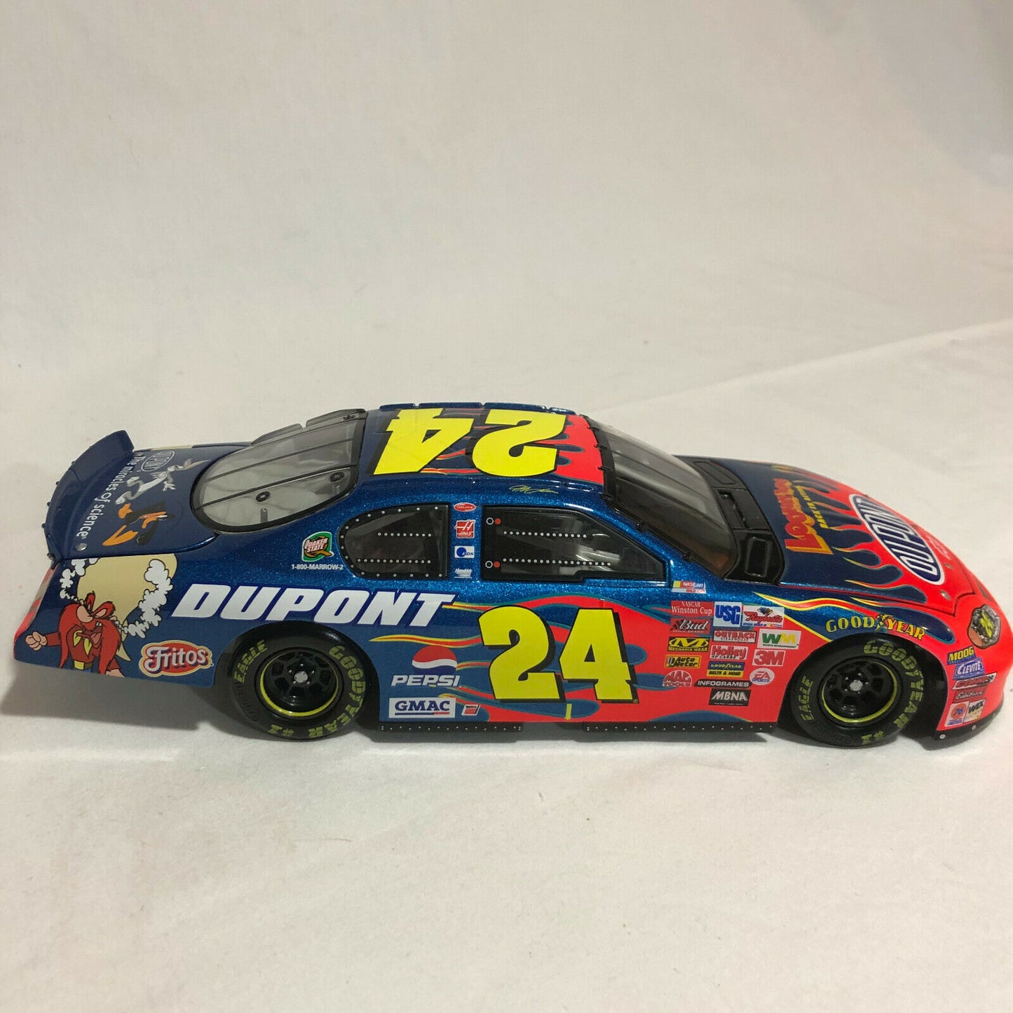 1:24 Jeff Gordon #24 DuPont/Looney Tunes 2003 Monte Carlo Action NASCAR - Nostalgia 2 Now