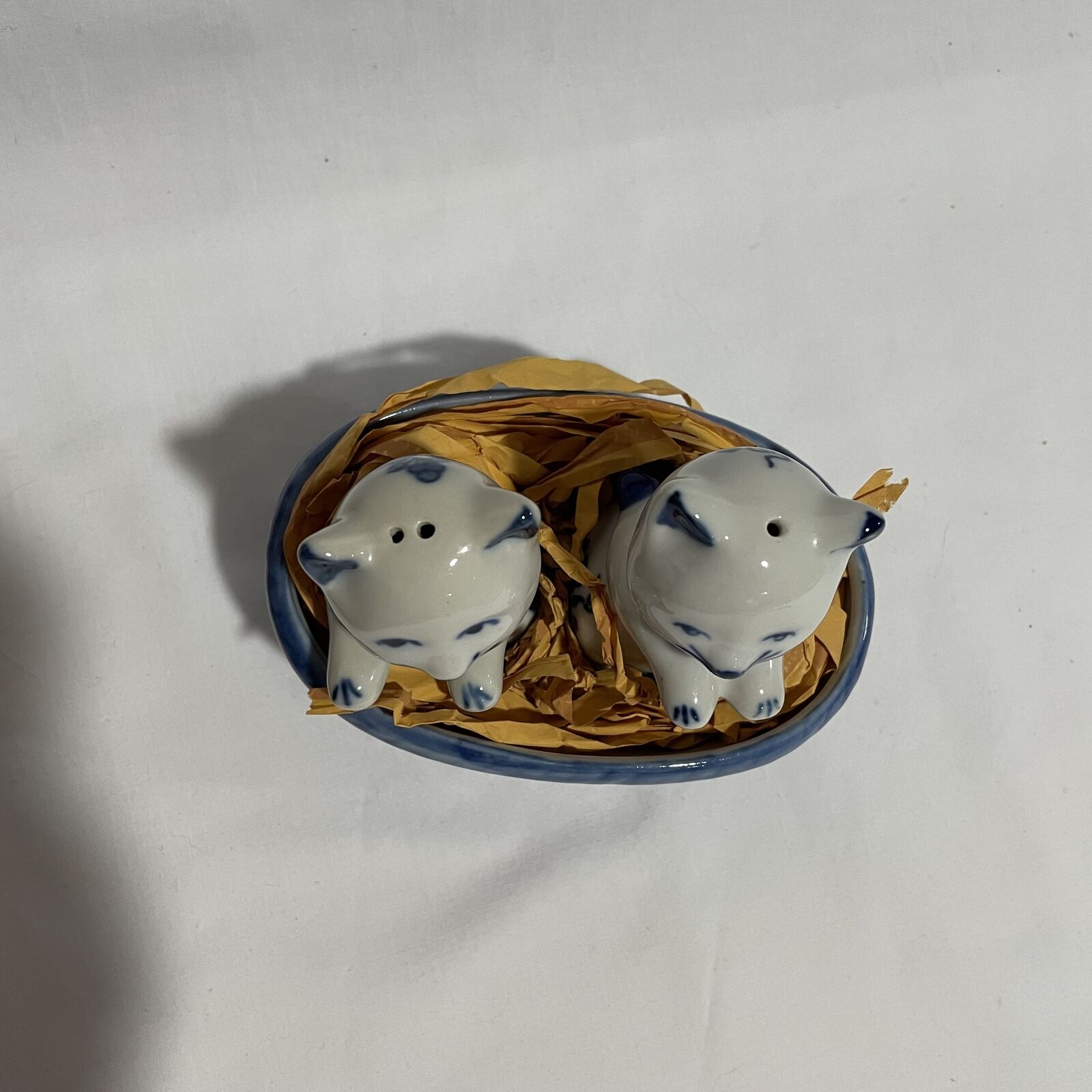 Nantucket Kitty Cats in Basket Salt & Pepper Shakers - Nostalgia 2 Now