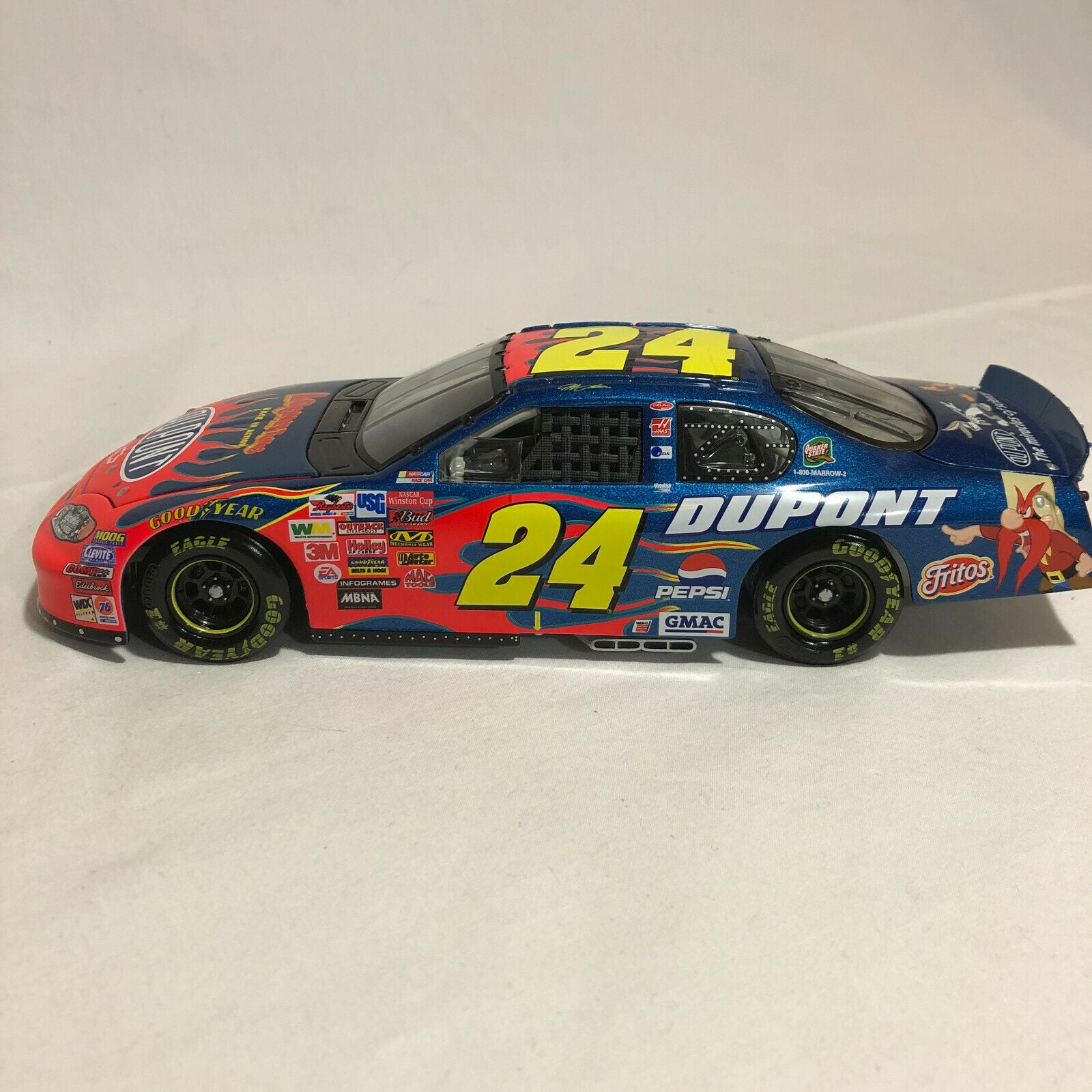 1:24 Jeff Gordon #24 DuPont/Looney Tunes 2003 Monte Carlo Action NASCAR - Nostalgia 2 Now