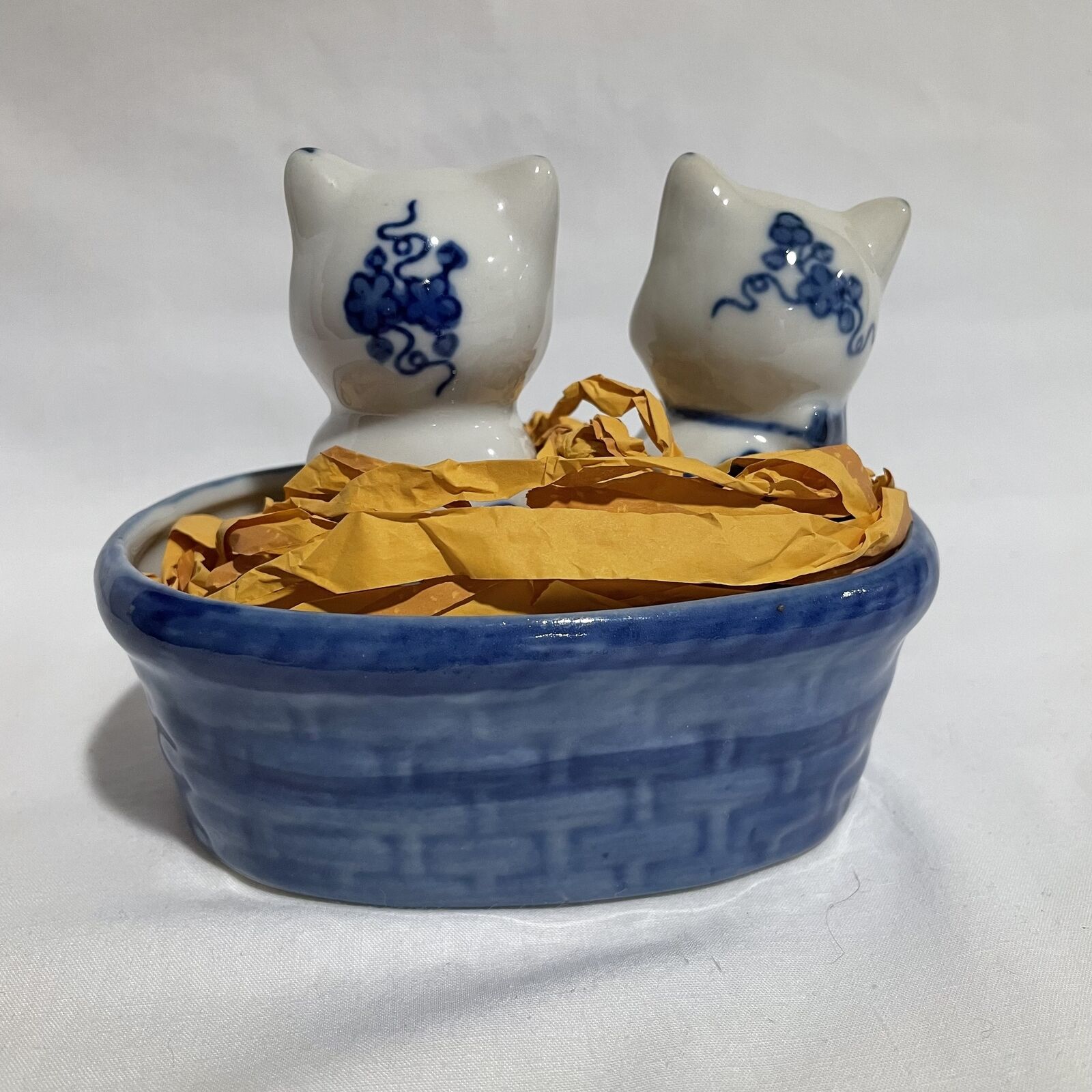 Nantucket Kitty Cats in Basket Salt & Pepper Shakers - Nostalgia 2 Now