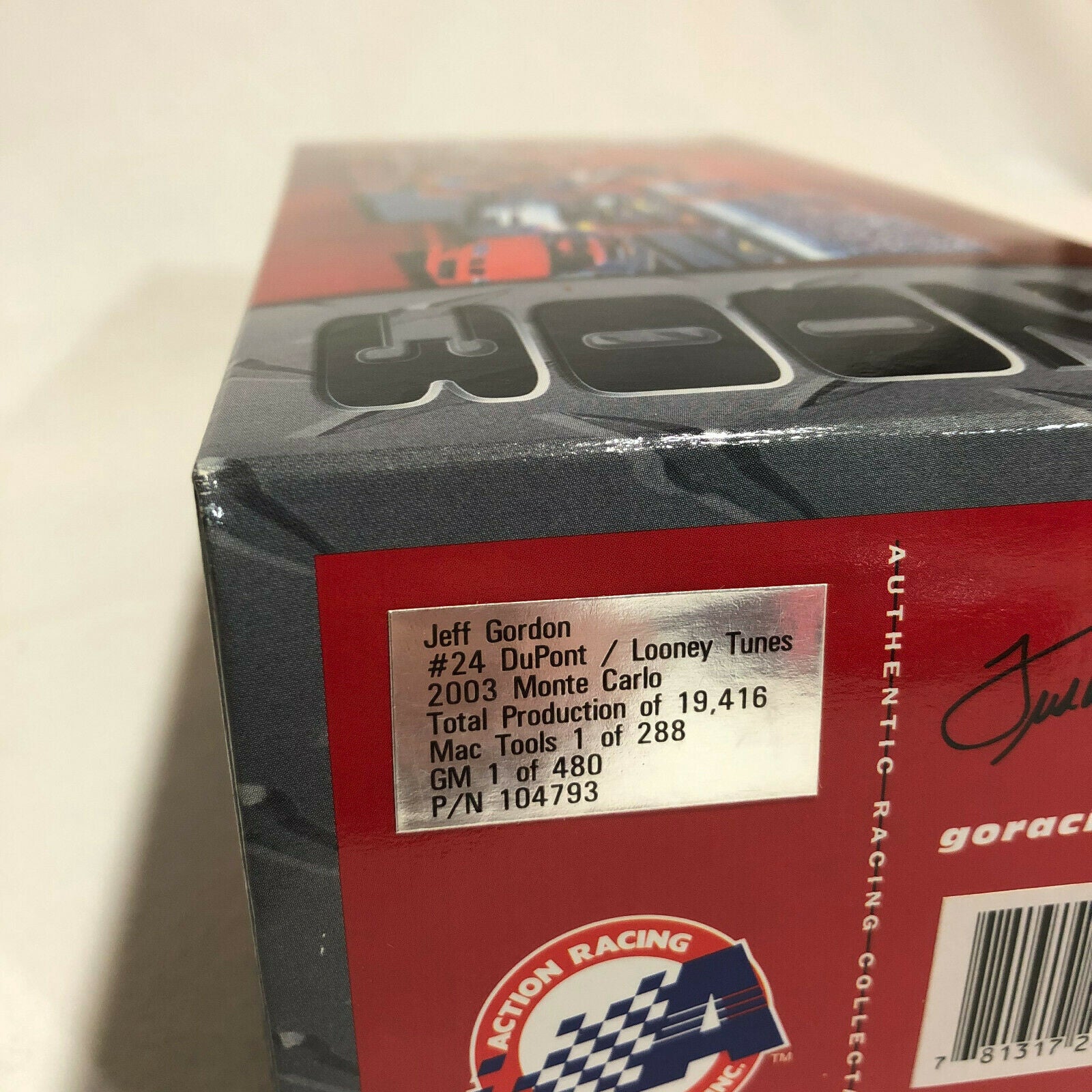 1:24 Jeff Gordon #24 DuPont/Looney Tunes 2003 Monte Carlo Action NASCAR - Nostalgia 2 Now