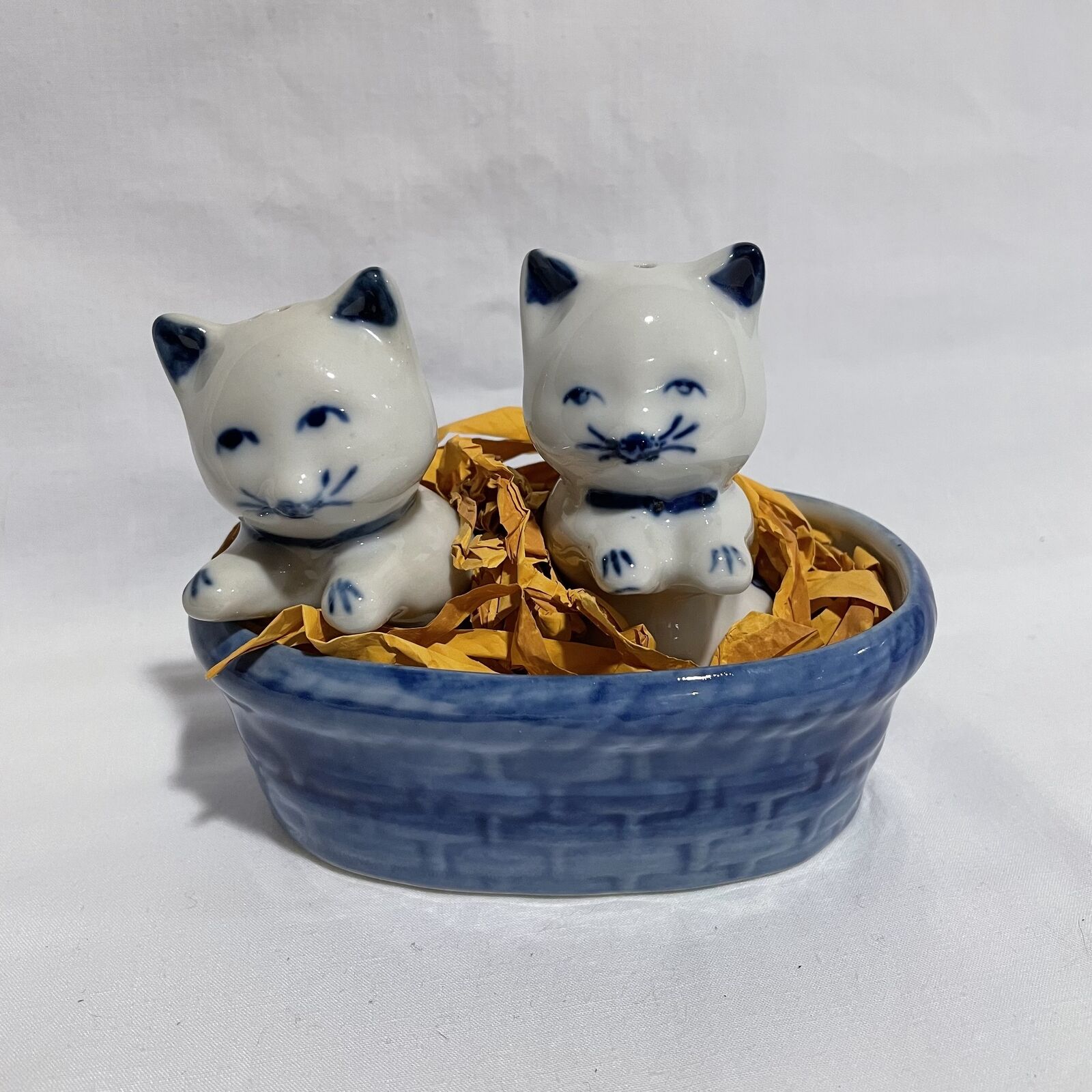 Nantucket Kitty Cats in Basket Salt & Pepper Shakers - Nostalgia 2 Now