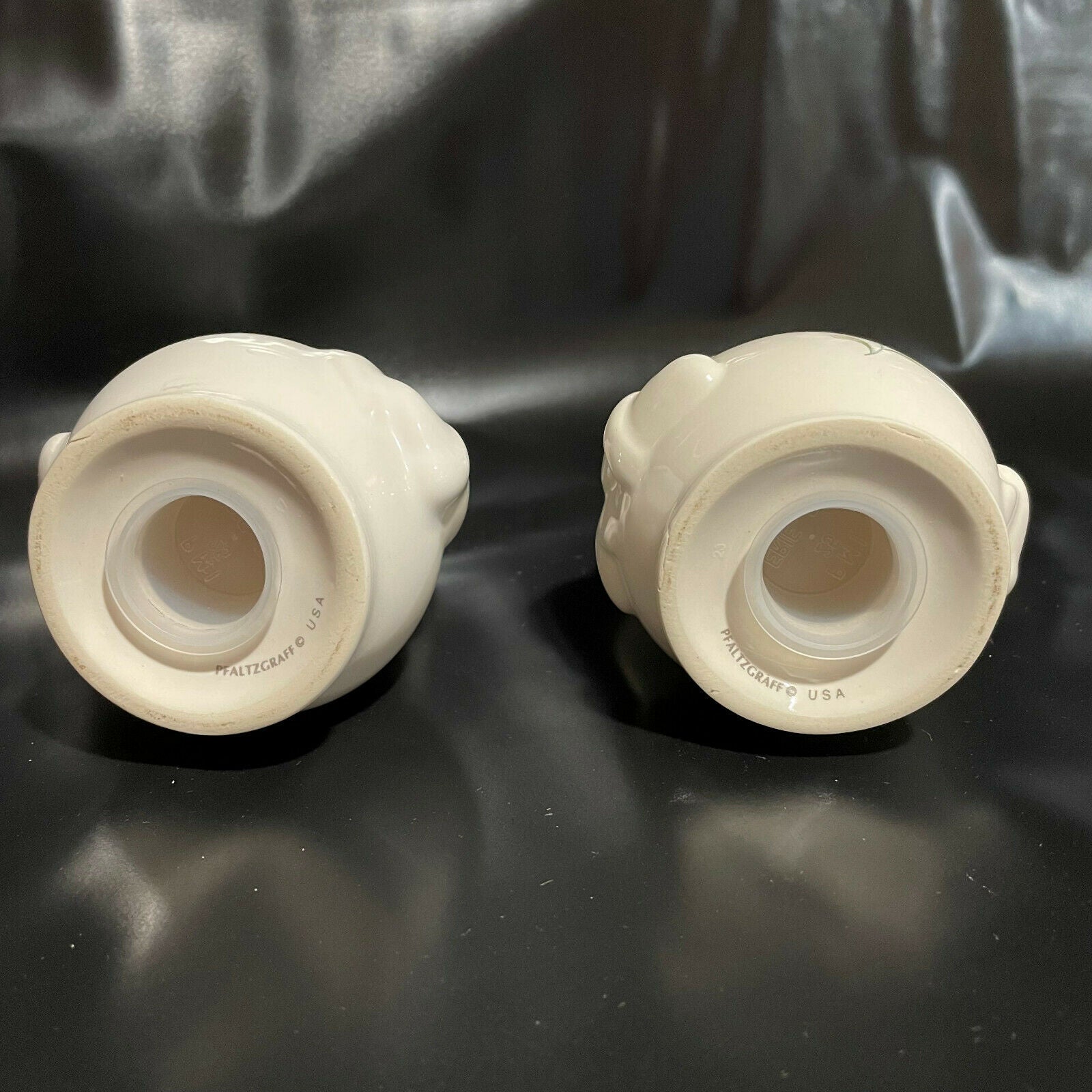 Pfaltzgraff Winterberry Snowman Salt & Peper Shaker Set with Stoppers - Nostalgia 2 Now