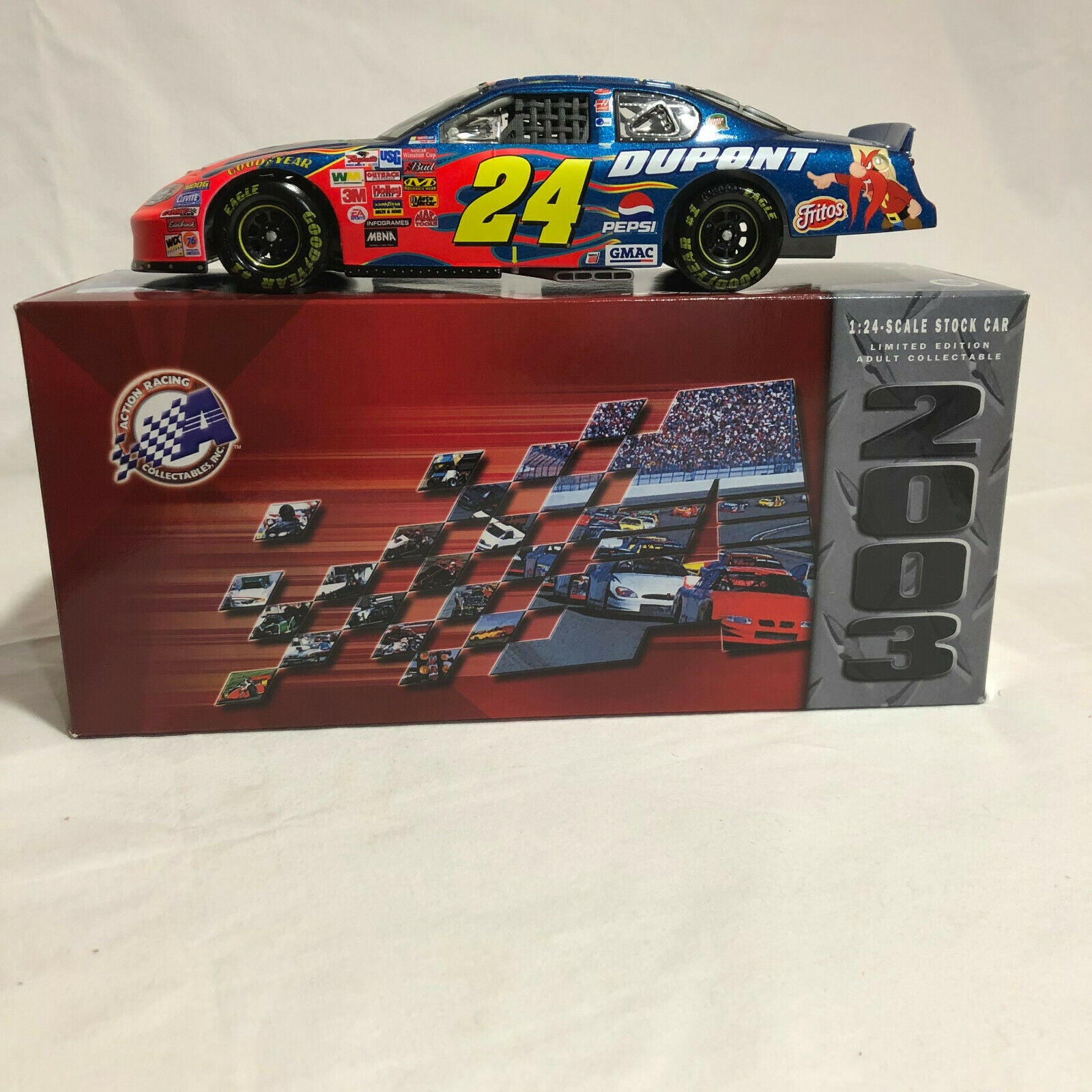 1:24 Jeff Gordon #24 DuPont/Looney Tunes 2003 Monte Carlo Action NASCAR - Nostalgia 2 Now