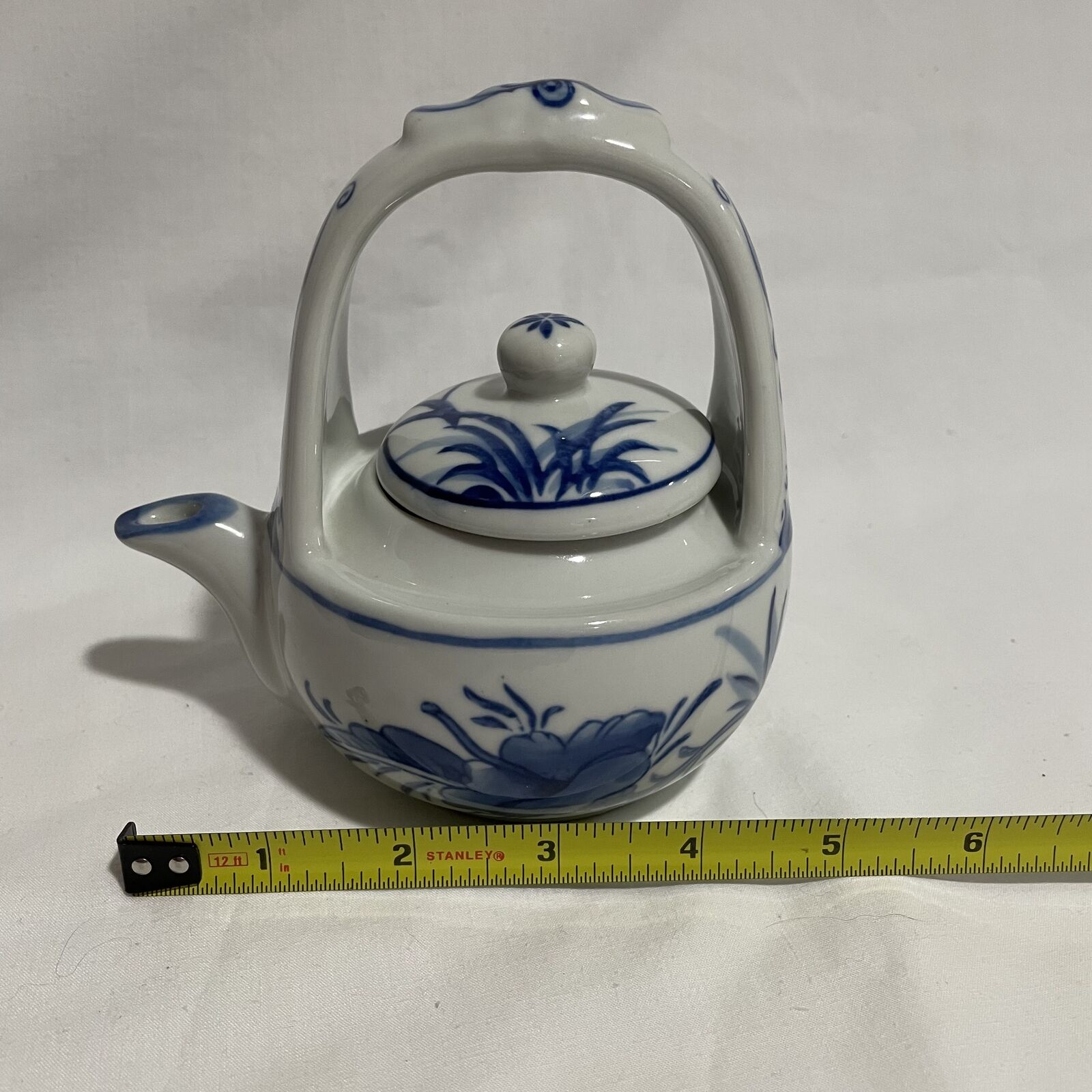 Vintage Blue And White Ceramic Round Floral Design Teapot Lided - Nostalgia 2 Now