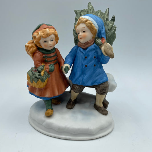 1981 Avon Christmas Memories Figurine Sharing the Christmas Spirit