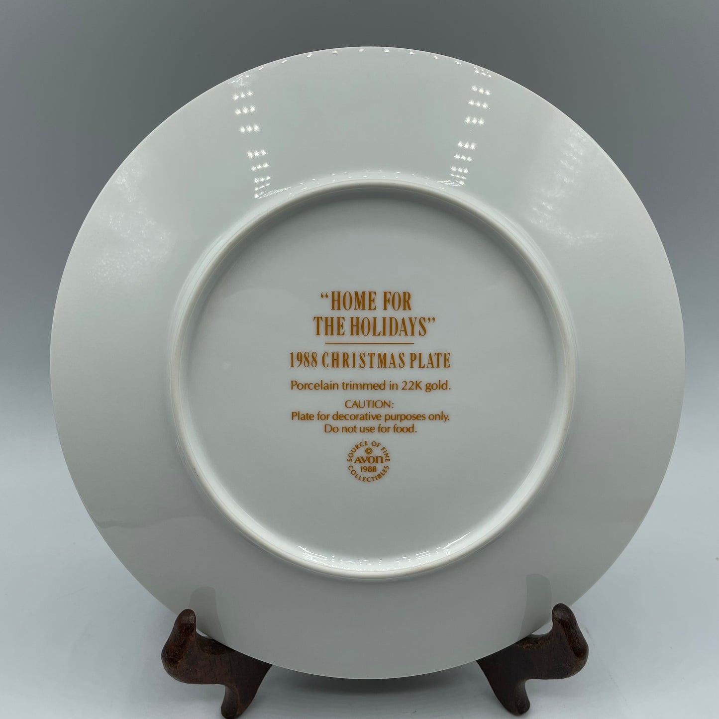 1988 Avon Christmas Collectors Plate Home for the Holidays