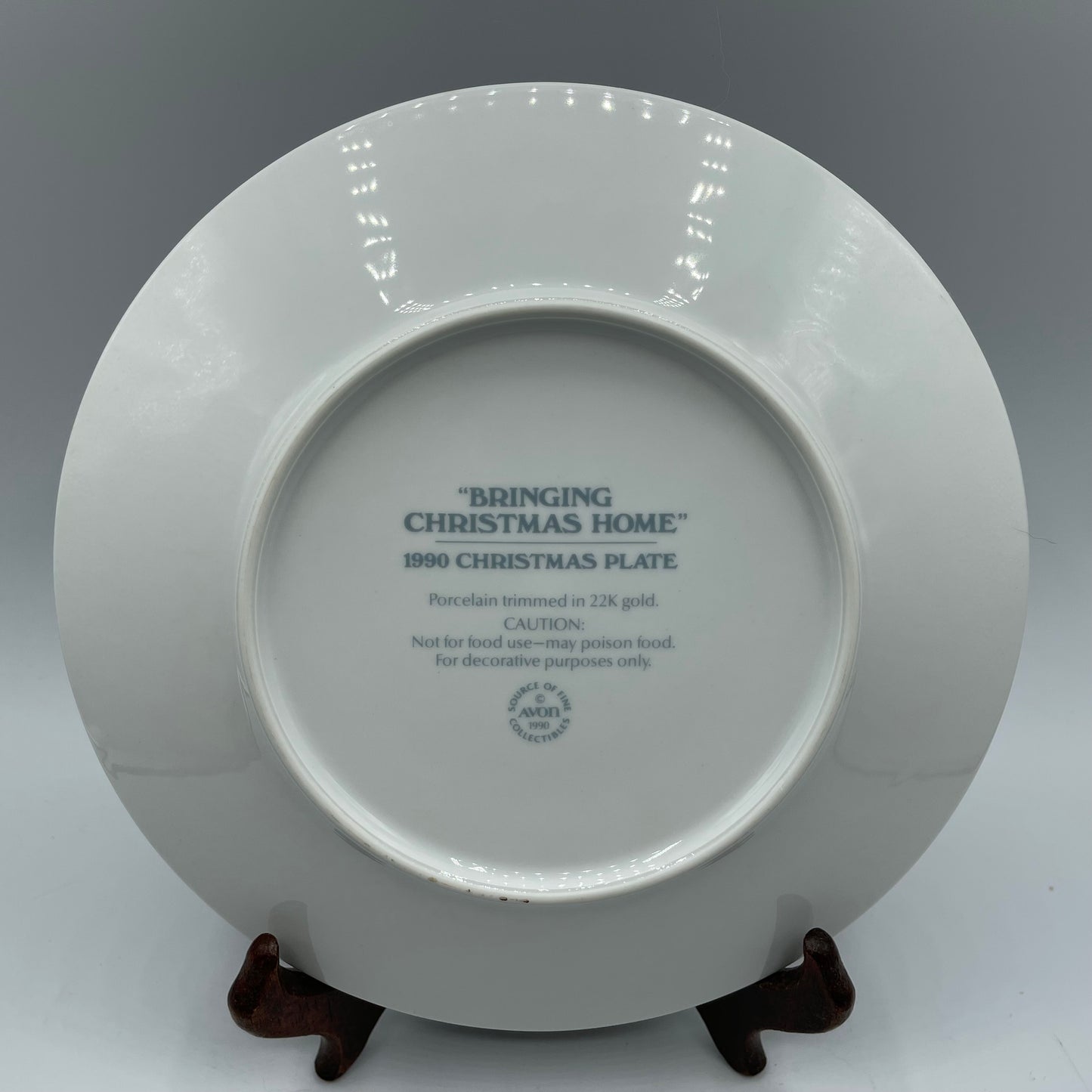 1990 Avon Christmas Collectors Plate Bringing Christmas Home