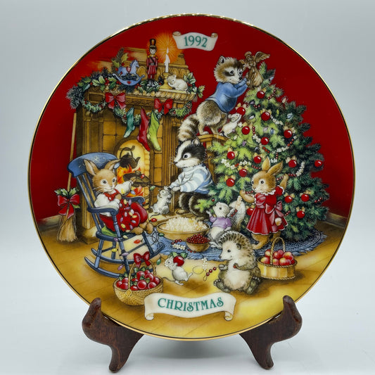 1992 Avon Christmas Collectors Plate Sharing Christmas with Friends