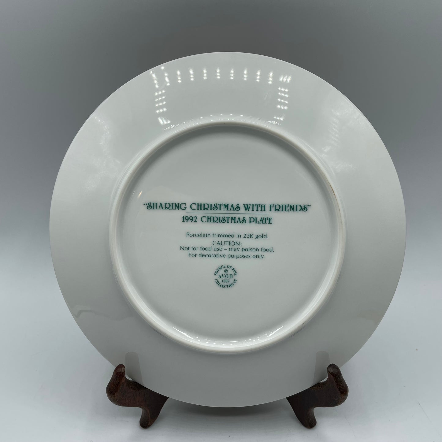 1992 Avon Christmas Collectors Plate Sharing Christmas with Friends