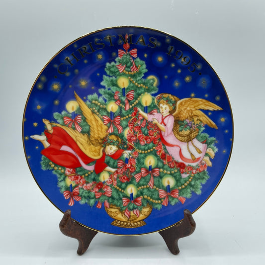 1995 Avon Christmas Collectors Plate Trimming The Tree Peggy Toole Painting