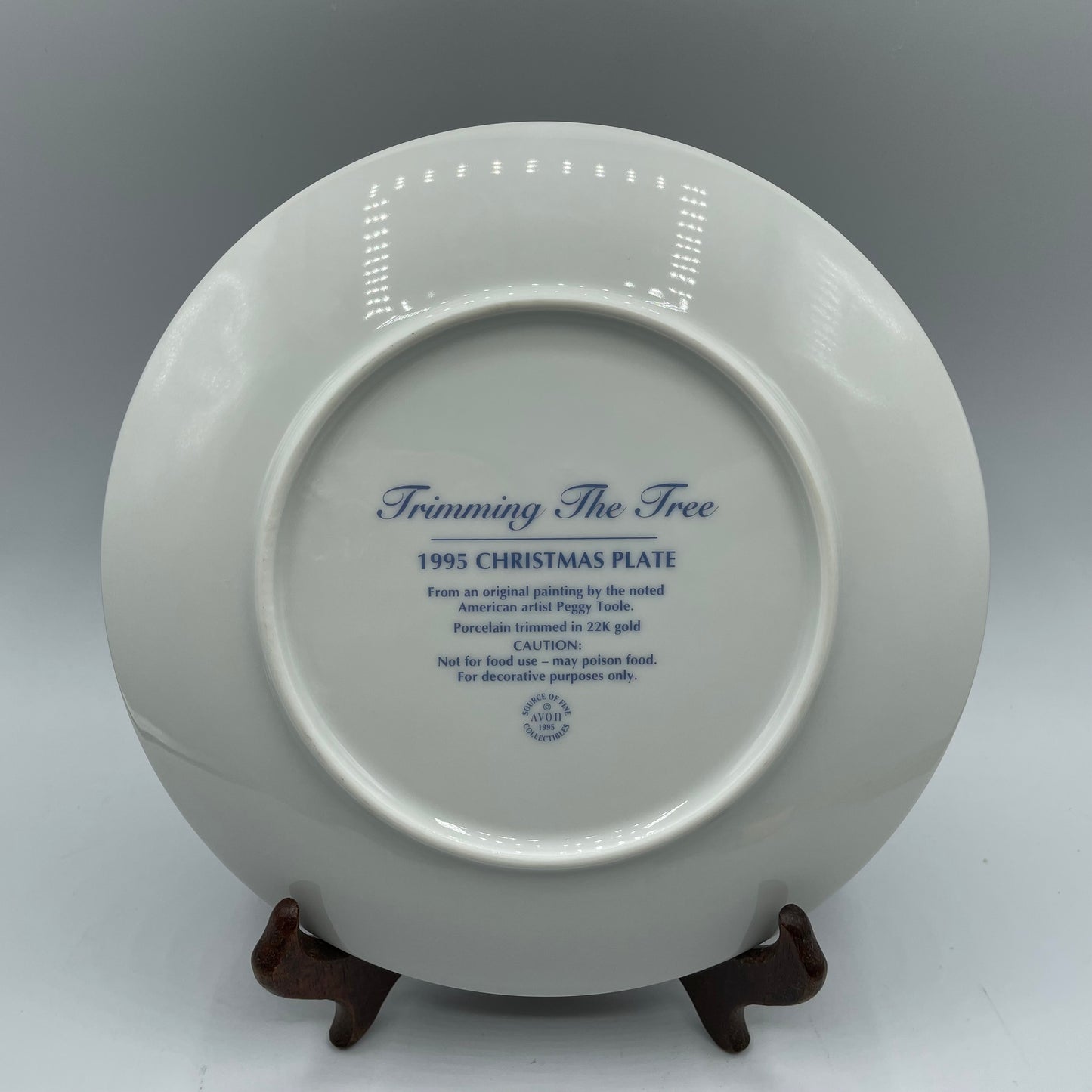 1995 Avon Christmas Collectors Plate Trimming The Tree Peggy Toole Painting