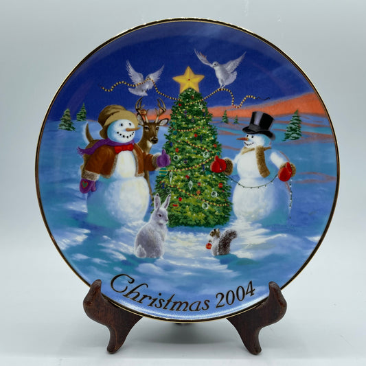 2004 Avon Christmas Collectors Plate Trimming the Tree by Dave Henderson