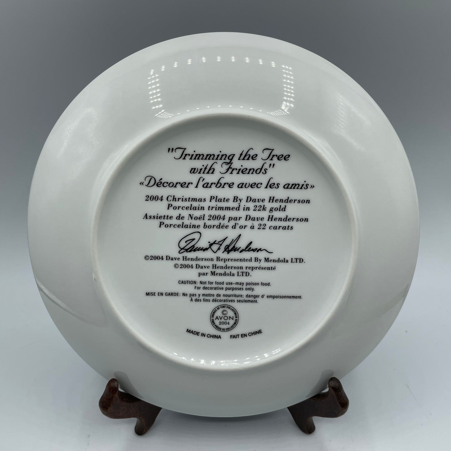 2004 Avon Christmas Collectors Plate Trimming the Tree by Dave Henderson