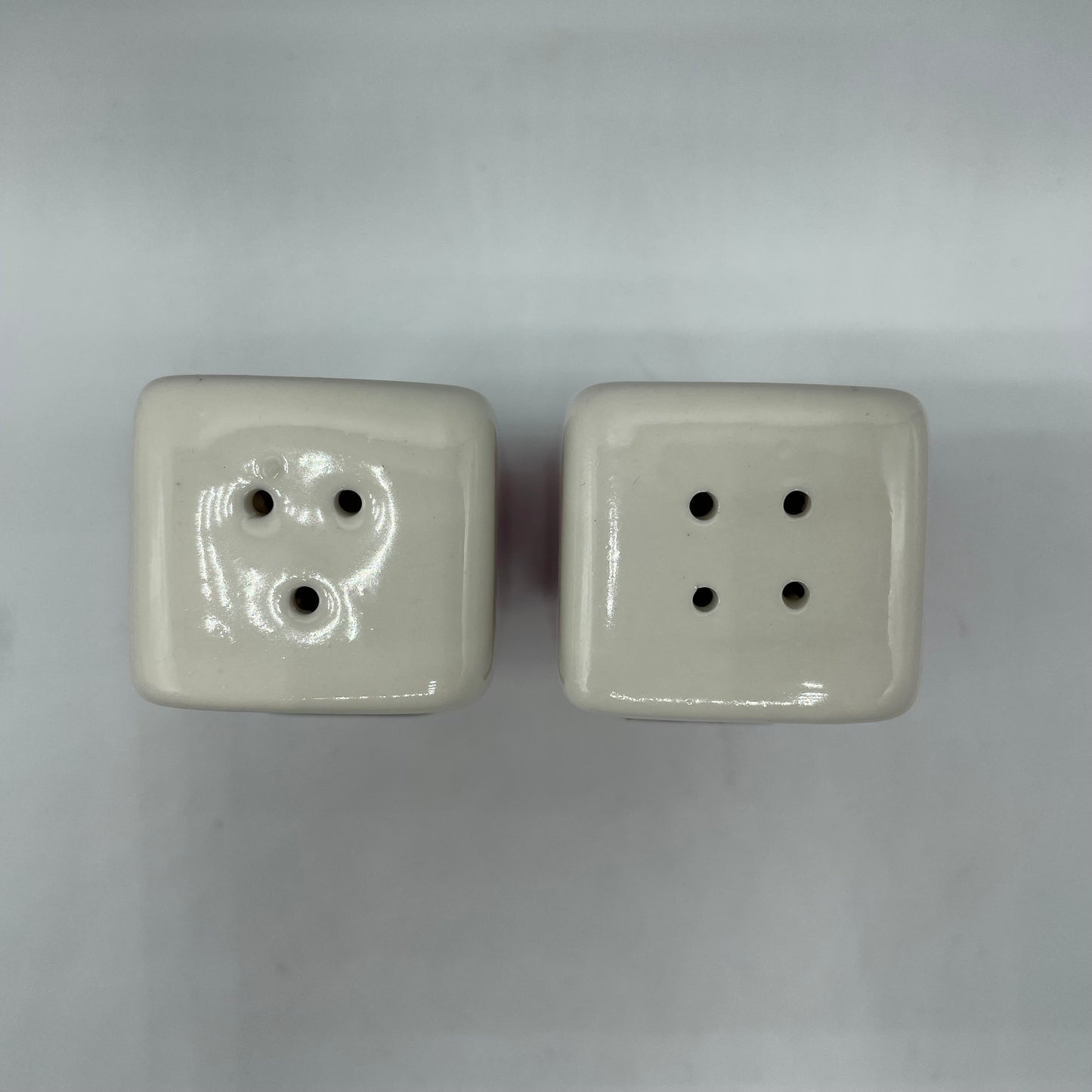 Vintage Coca Cola Vending Machine Salt & Pepper Shaker Set Ceramic