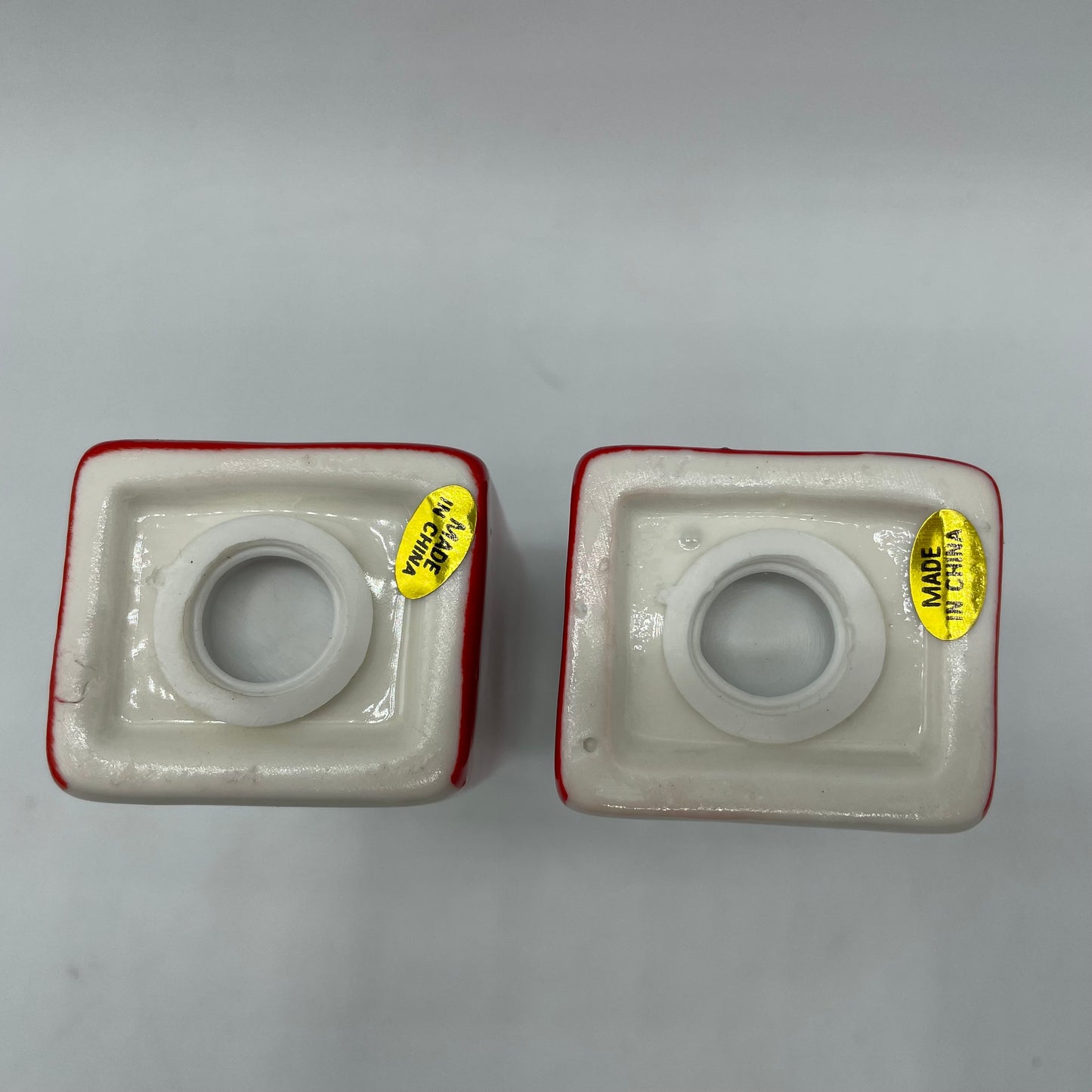 Vintage Coca Cola Vending Machine Salt & Pepper Shaker Set Ceramic