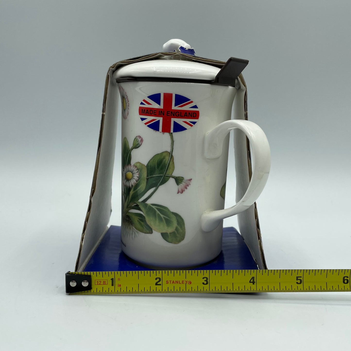 Chatsford Strainer Teamug Bone China-Bellis Perennis