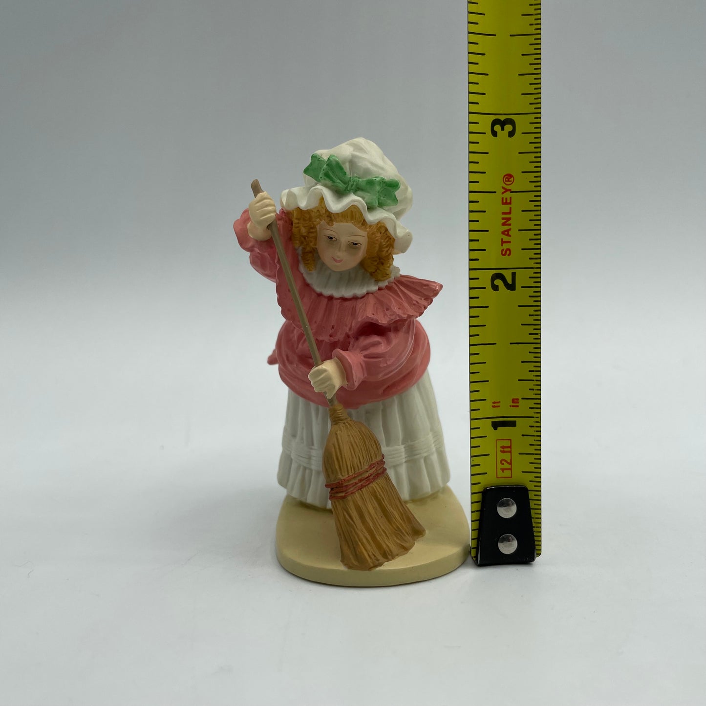 Maud Humphrey Bogart Figurine "Cleaning House" H5611