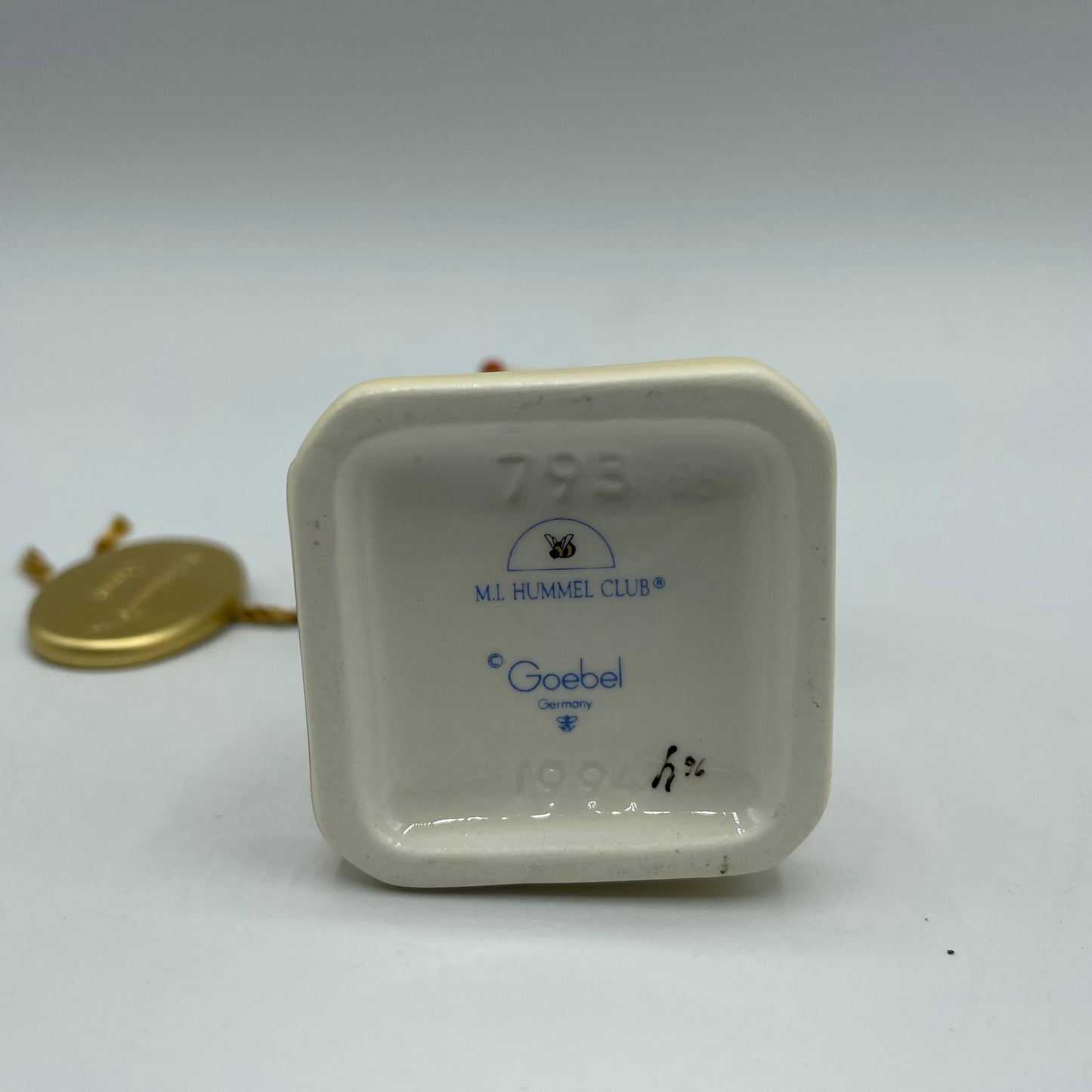 Goebel M.J. Hummel Club Figurine "Forever Yours" 1996/97 1st Issue